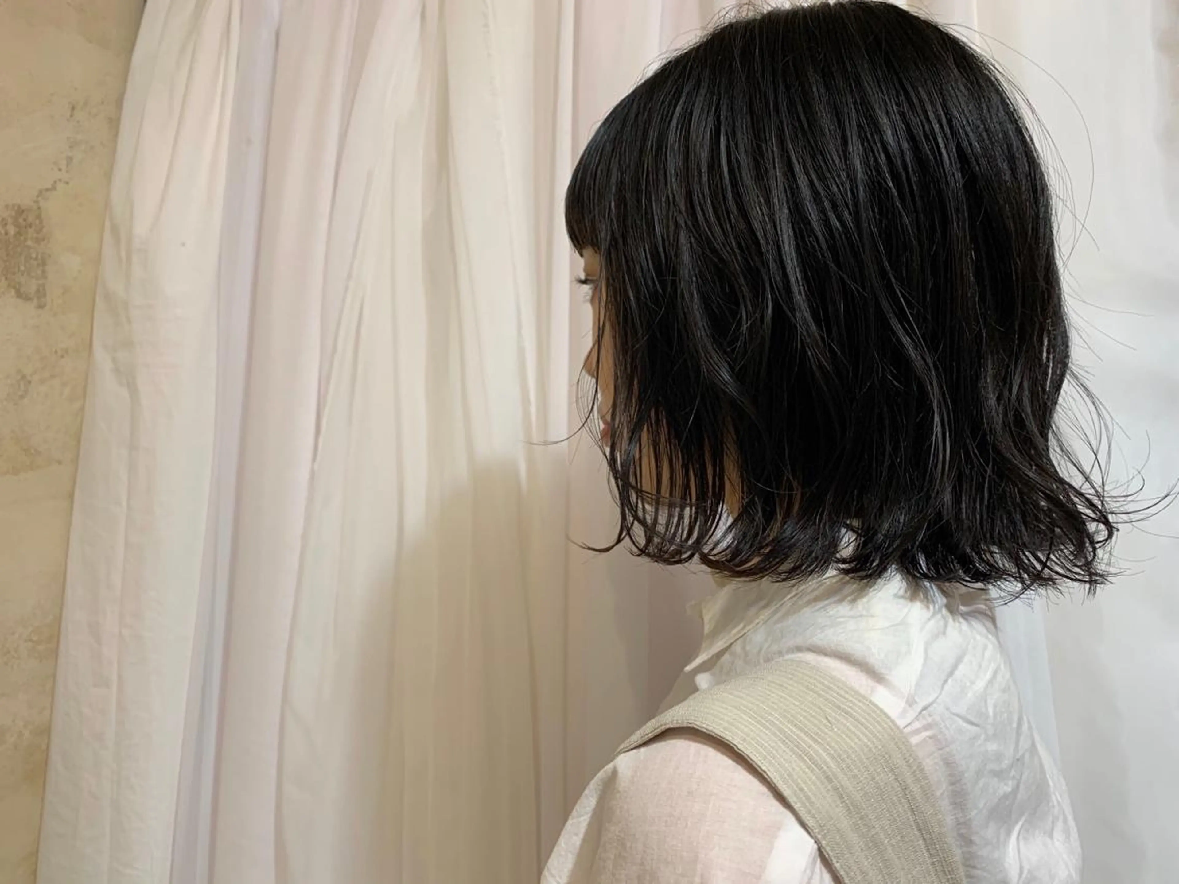 ミディアム ボブ 伸ばしかけ 外ハネヘア カット パーマ パ ルのヘアスタイル