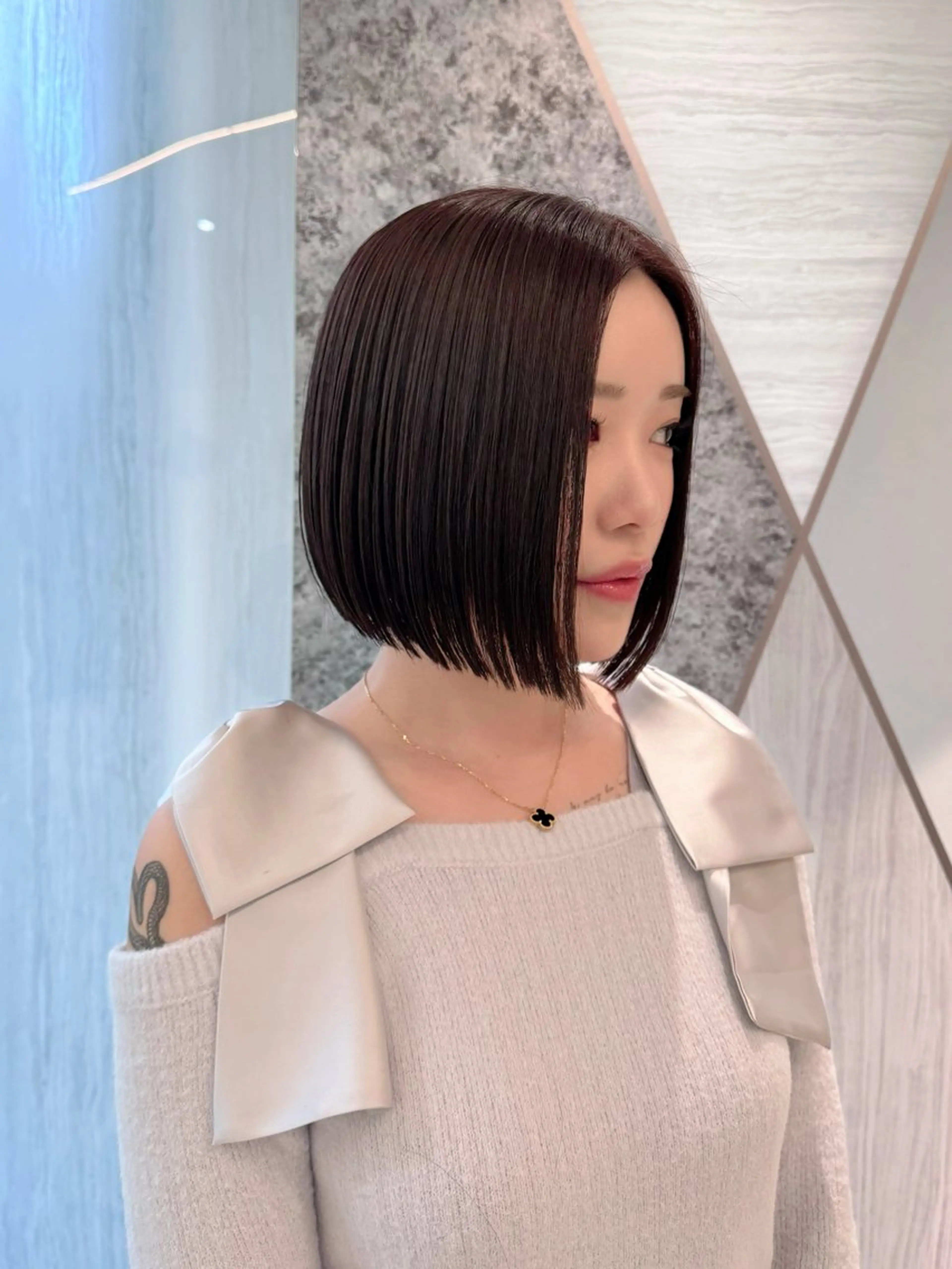 ミディアム カット ヘアカラー foto所属・𝐁𝐋𝐔𝐄𝐓 /代表 / 荒井史行のヘアスタイル