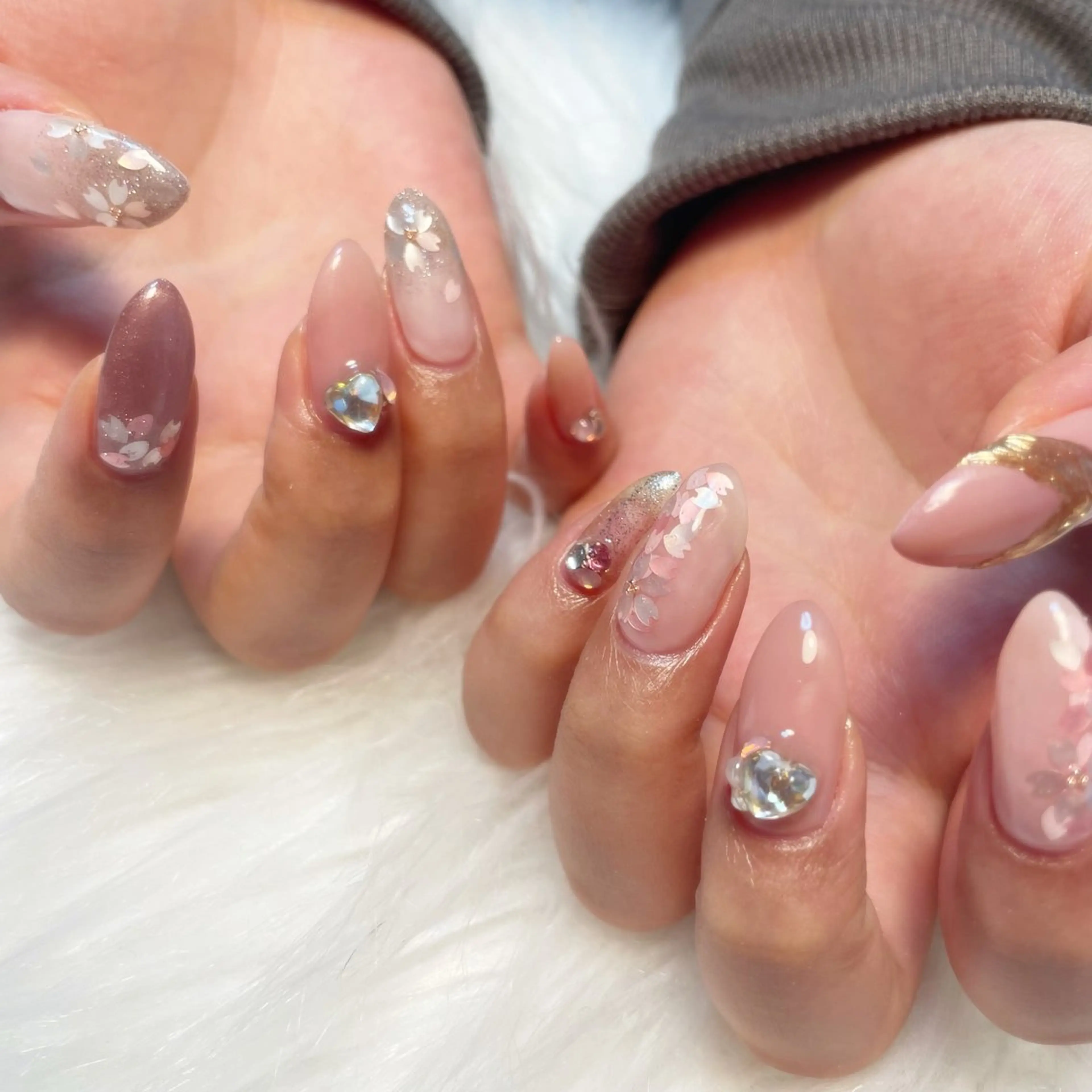 ネイル ハンドネイル ゴテゴテ💙ワンホン リオナのネイルデザイン