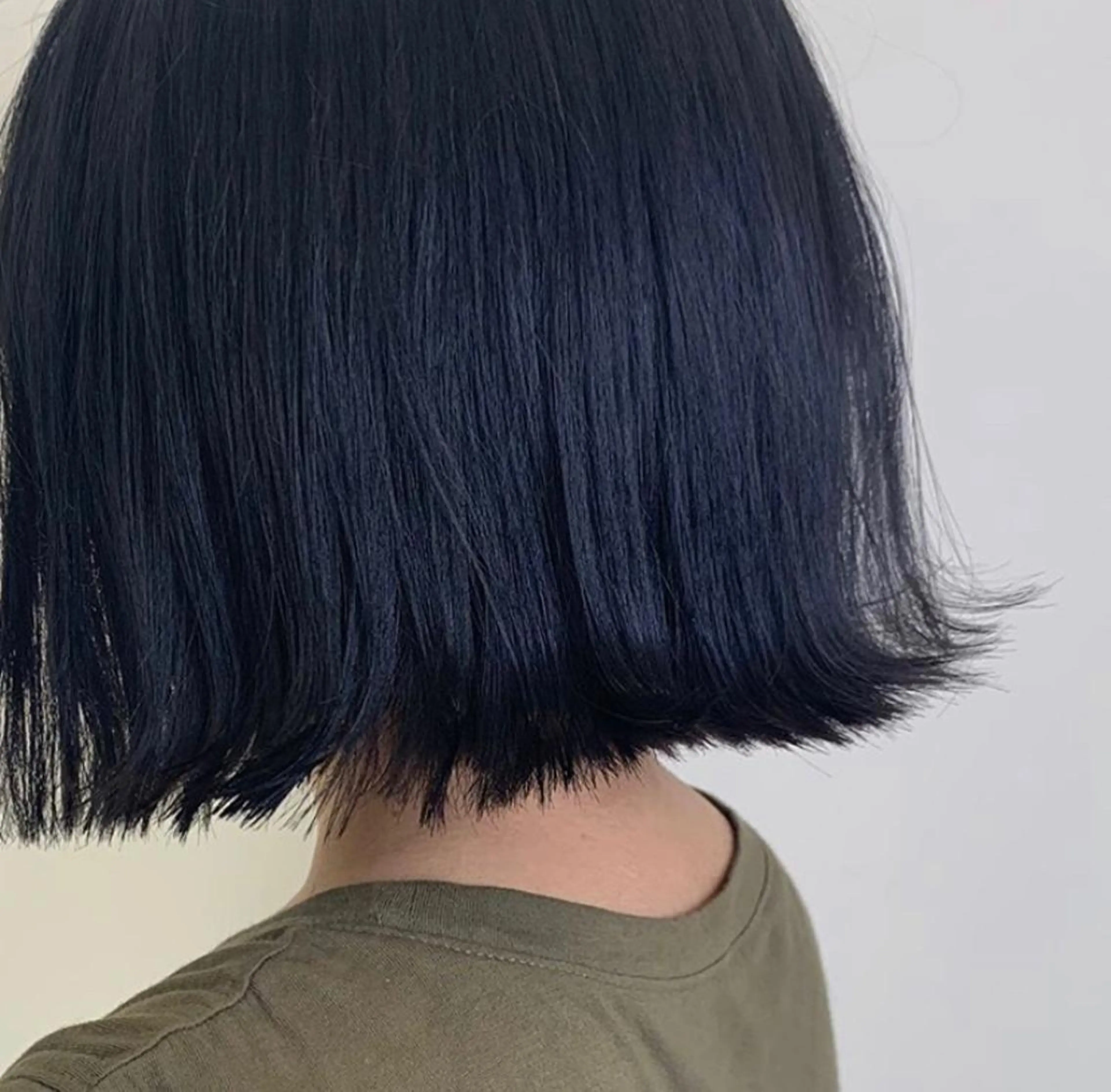 ショート カラー 小森 衣純のヘアスタイル