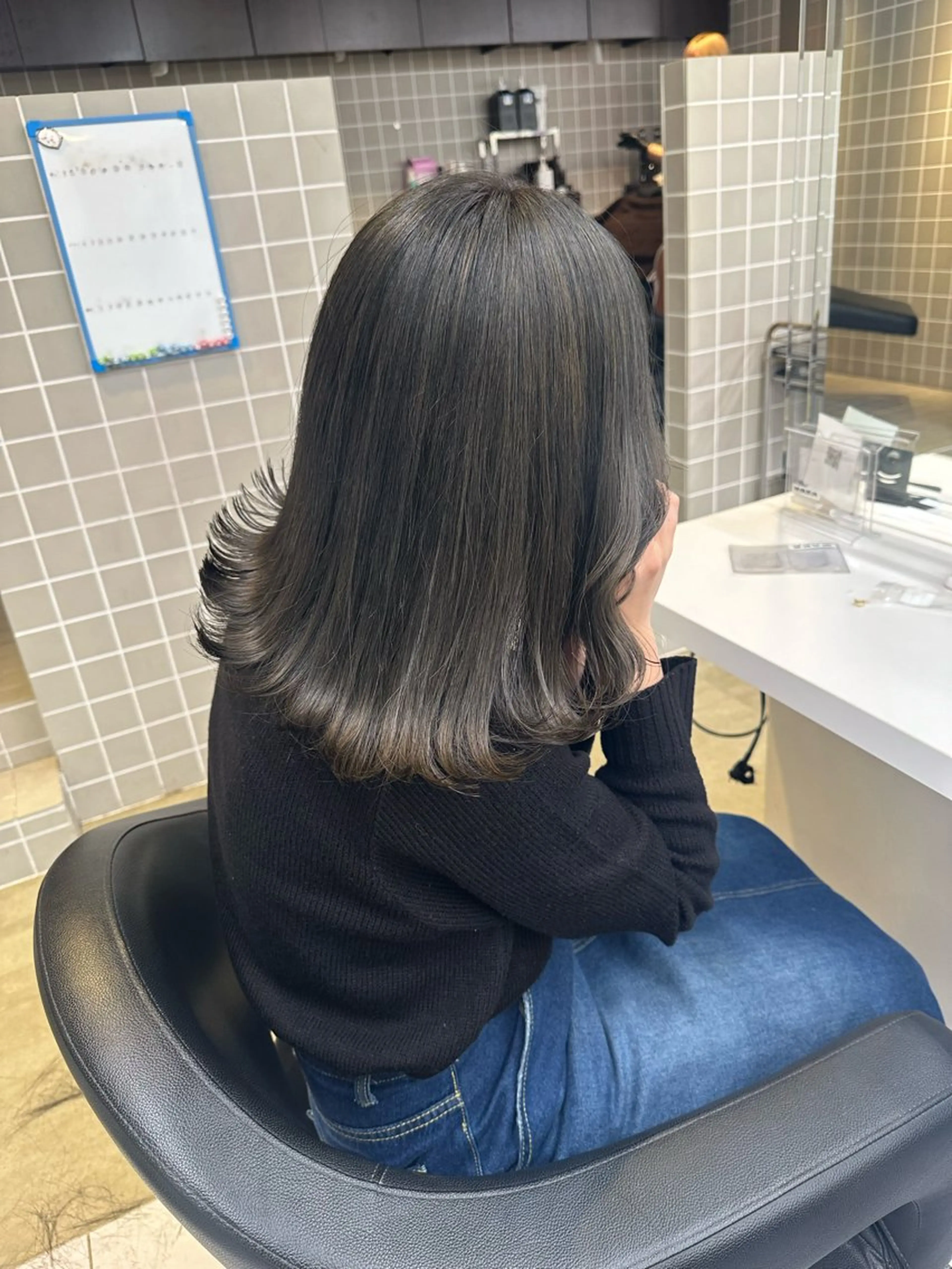 セミロング カラー アッシュ ミストバング ベージュカラー 黒髪 ブリーチ ヘアカラー 🪞ハイトーン🪞 🤍waka🤍のヘアスタイル