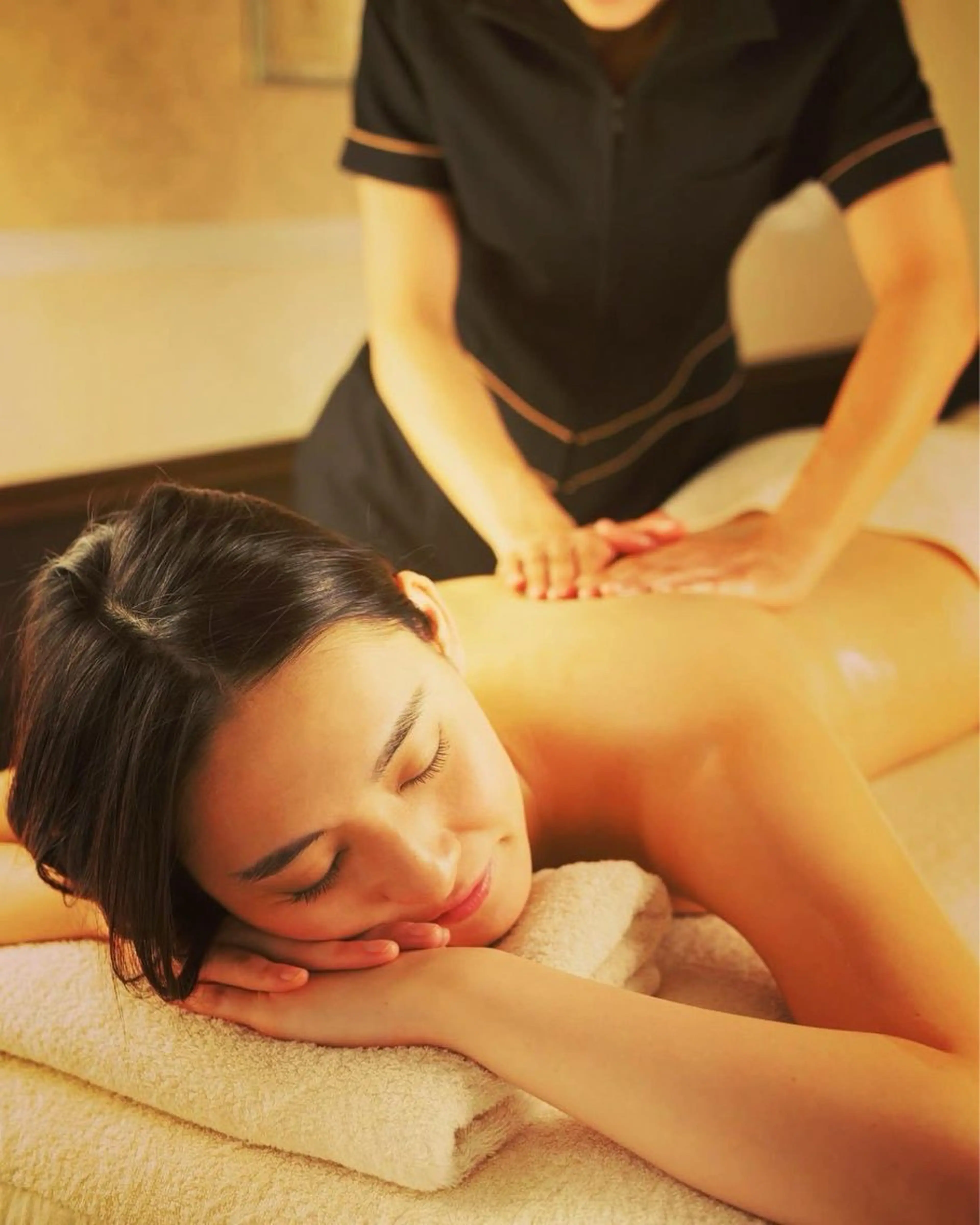 【ガンコな便秘に】腸もみ＋上半身ホットストーン40分の写真