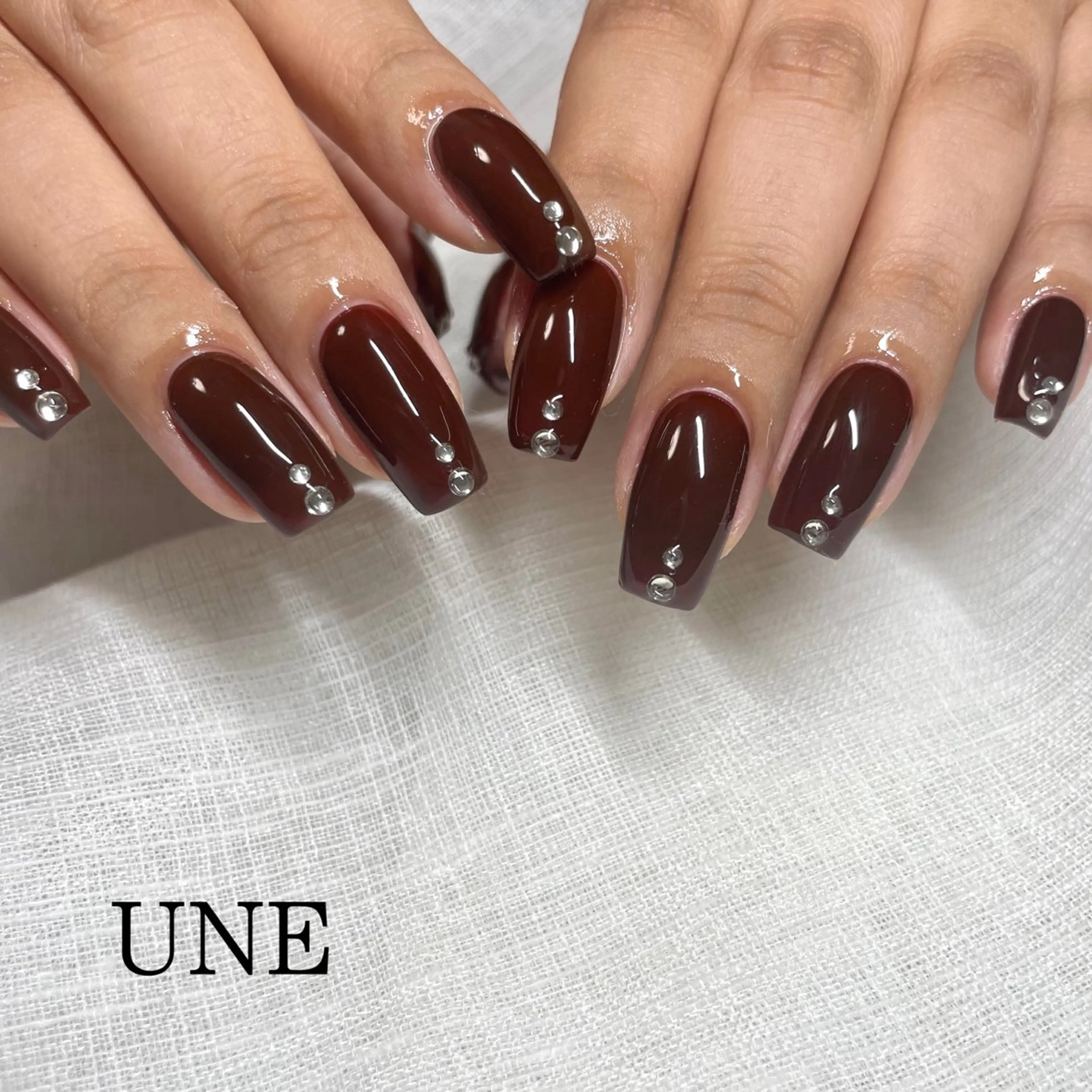 ネイル ボルドー ワンカラーネイル UNE.【ユヌ】 Jr.NANAのネイルデザイン