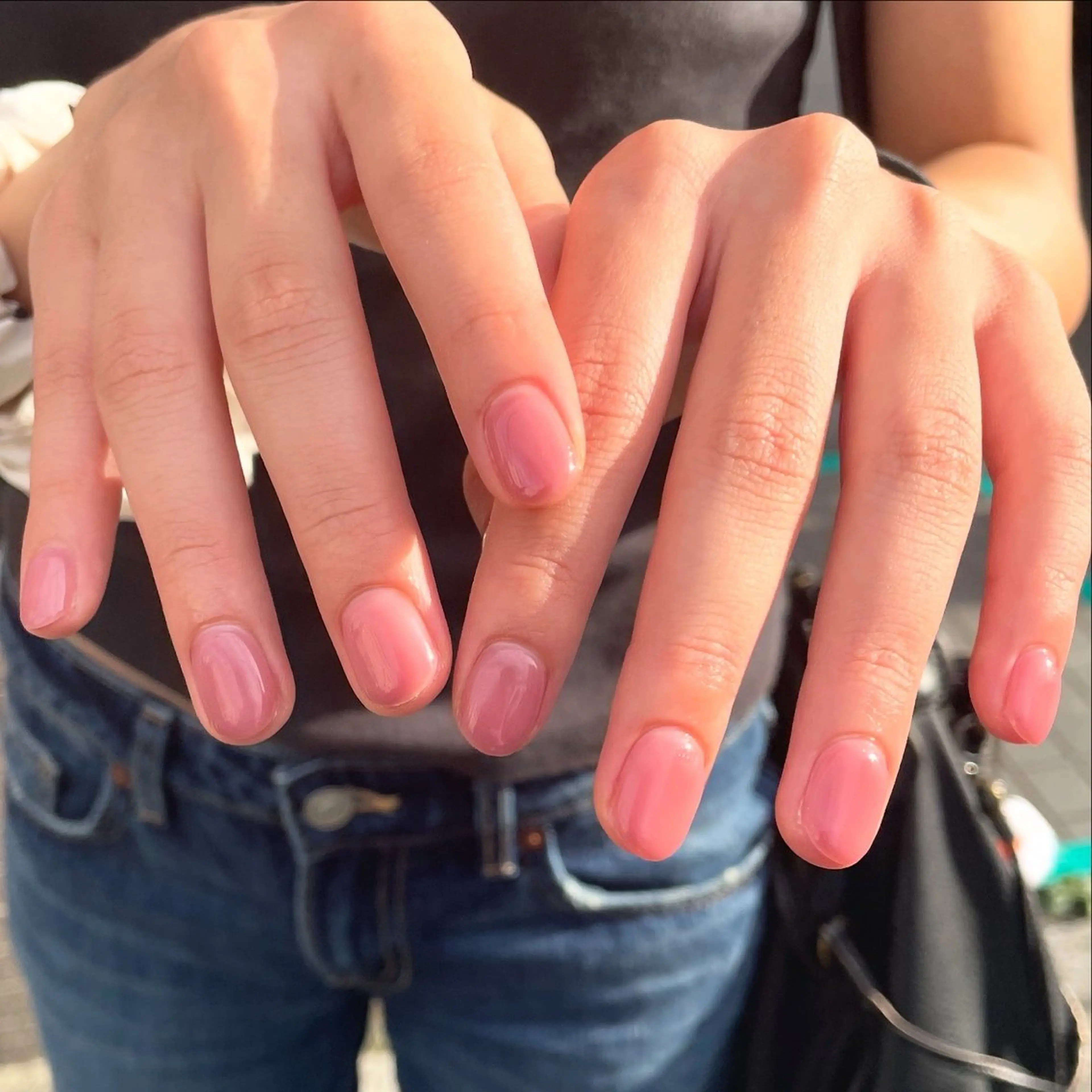 ネイル オフィスネイル ワンカラーネイル ピンク ショートネイル シンプルネイル ハンドネイル ハンドケア 🎀NAIL🎀 AI🪄︎︎◝✩のネイルデザイン