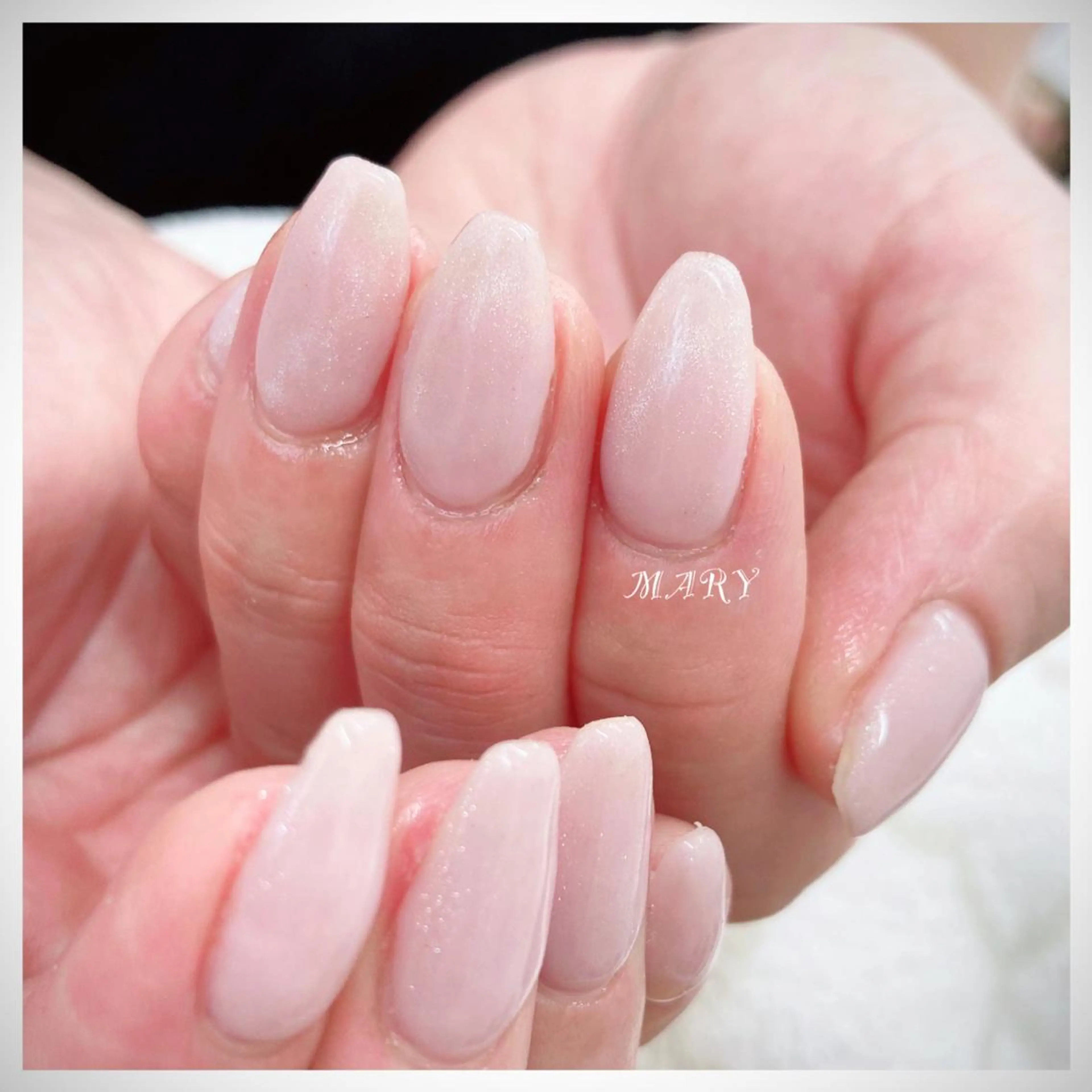 ネイル キラキラネイル マグネットネイル マグネットワンカラー ニュアンスネイル オフィスネイル ハンドネイル Mary nail所属・Mary nail .narumiのネイルデザイン