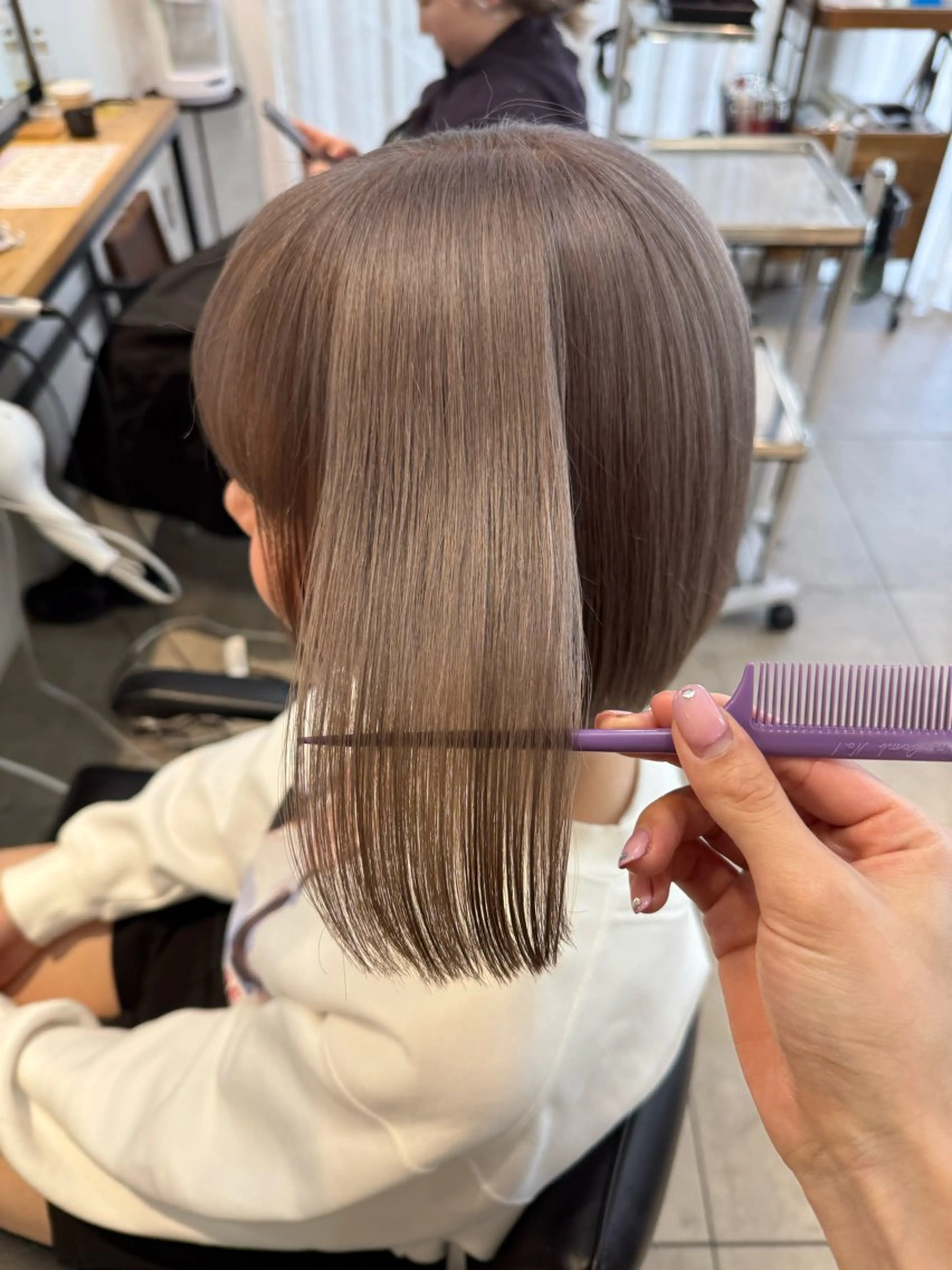 ショート カラー ミルクティー× グレージュMOMOのヘアスタイル