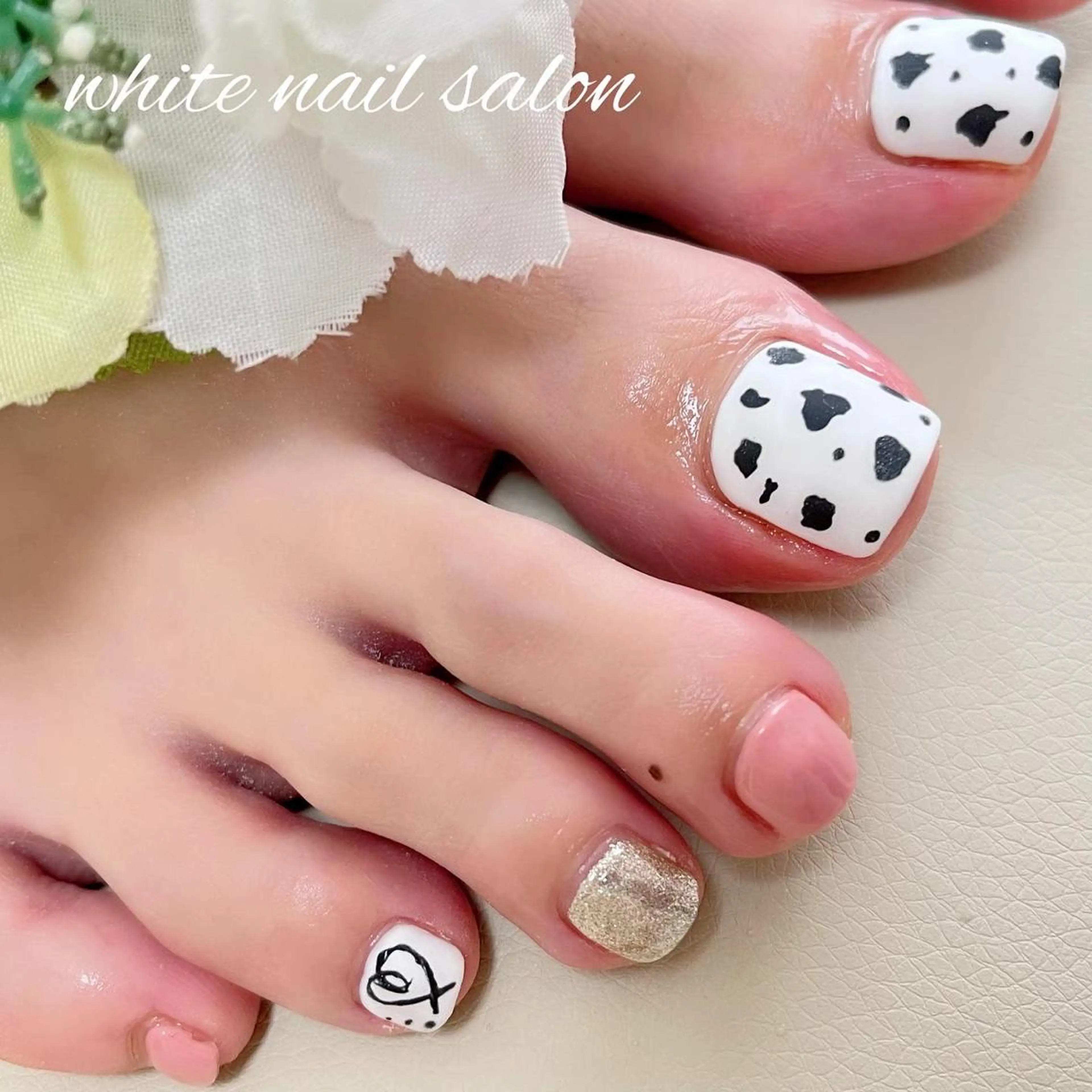 ネイル フットネイル ジェルネイル ハードジェル ラメ(グリッター) 持ち込み フットネイル white nail salonのネイルデザイン