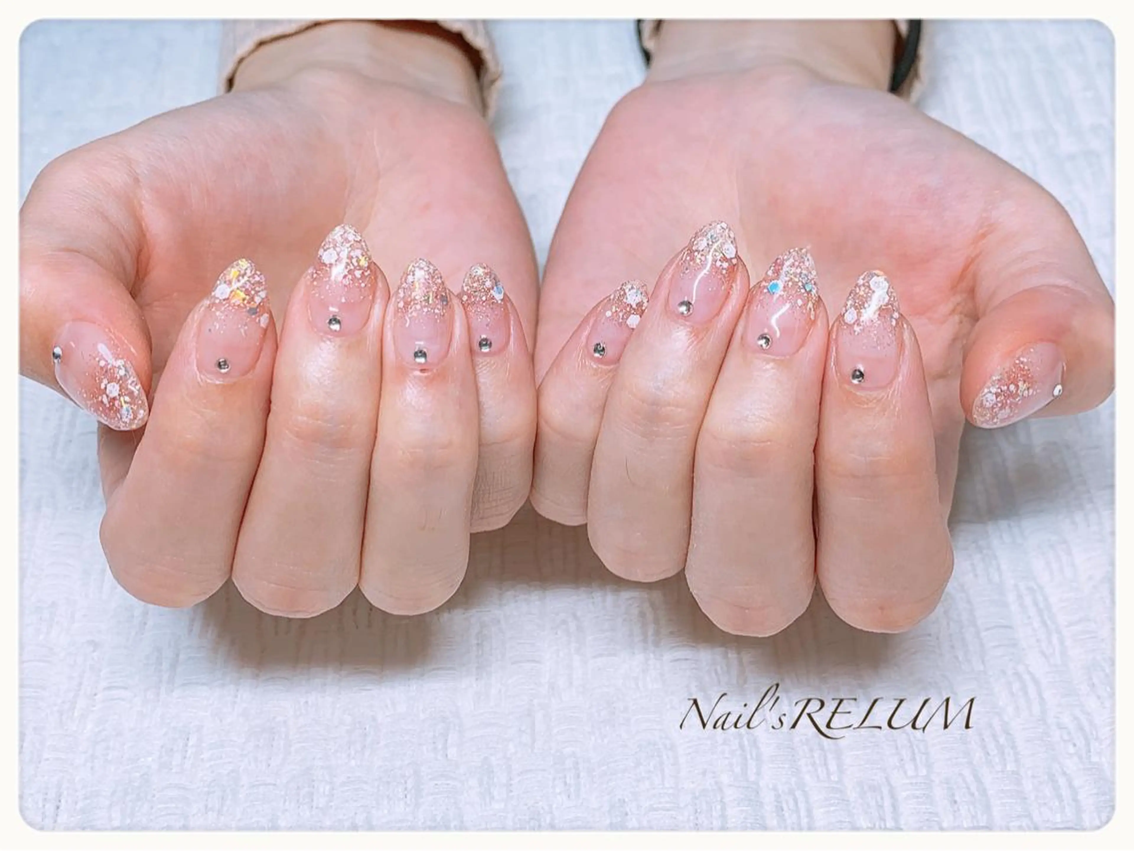 ネイル ラメ(グリッター) THECOLORS所属・近貞 莉奈のネイルデザイン