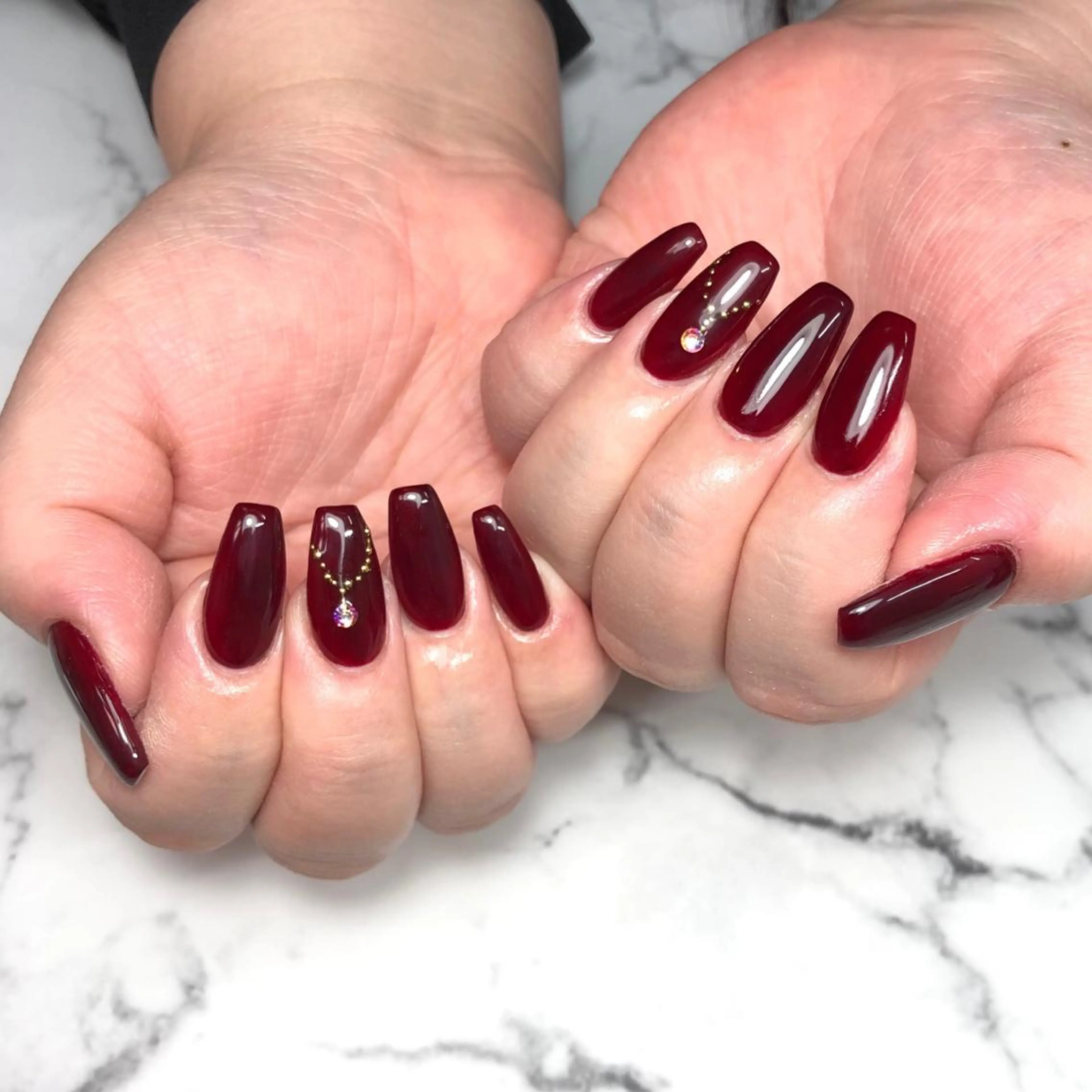 ネイル アートネイル ボルドー ロングネイル マグネットネイル ミラーネイル ハンドネイル NAIL NOWのネイルデザイン