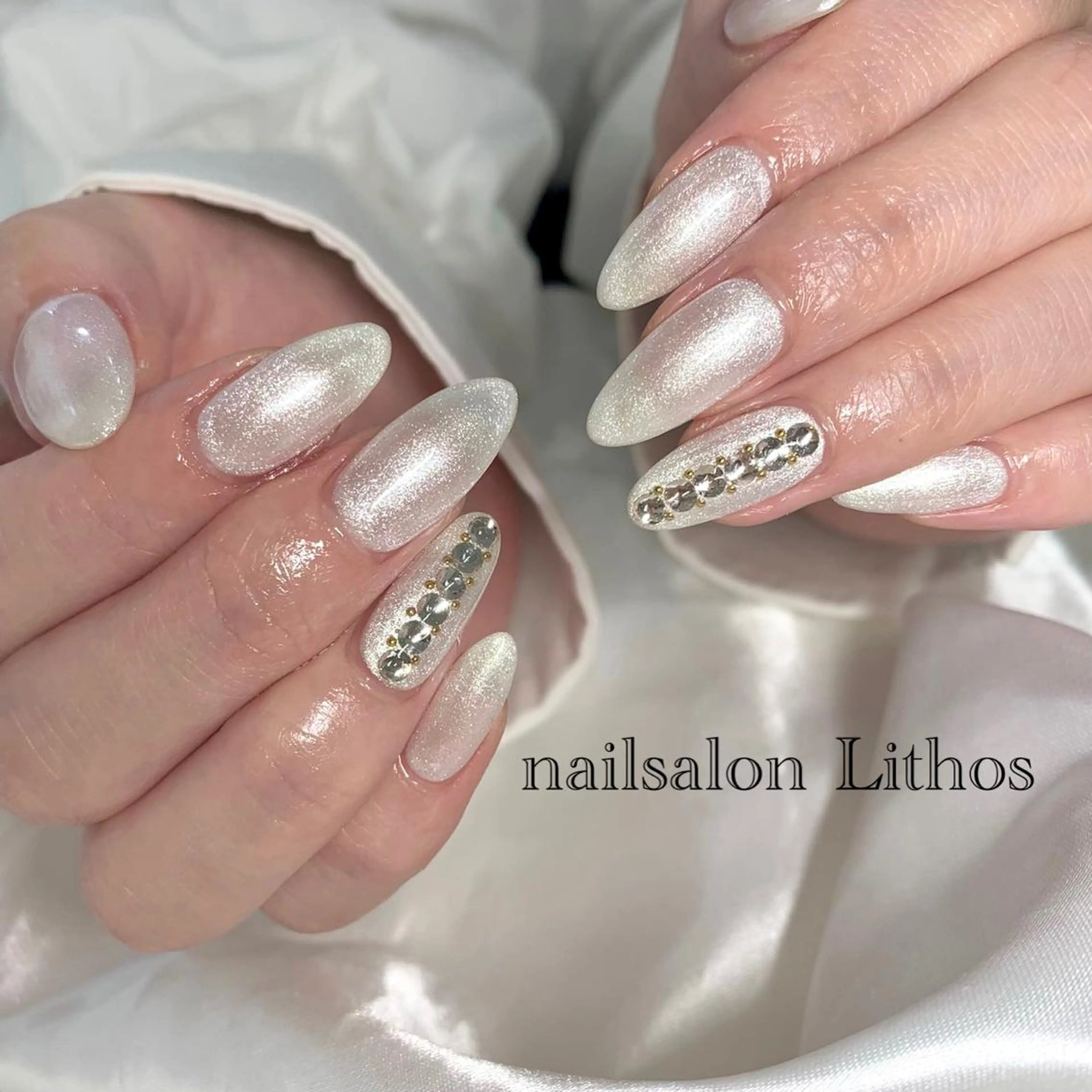 ネイル ジェルネイル キラキラネイル 韓国ネイル ラメ(グリッター) オフィスネイル ハンドネイル nailsalon Lithos所属・nailsalon Recontreのネイルデザイン