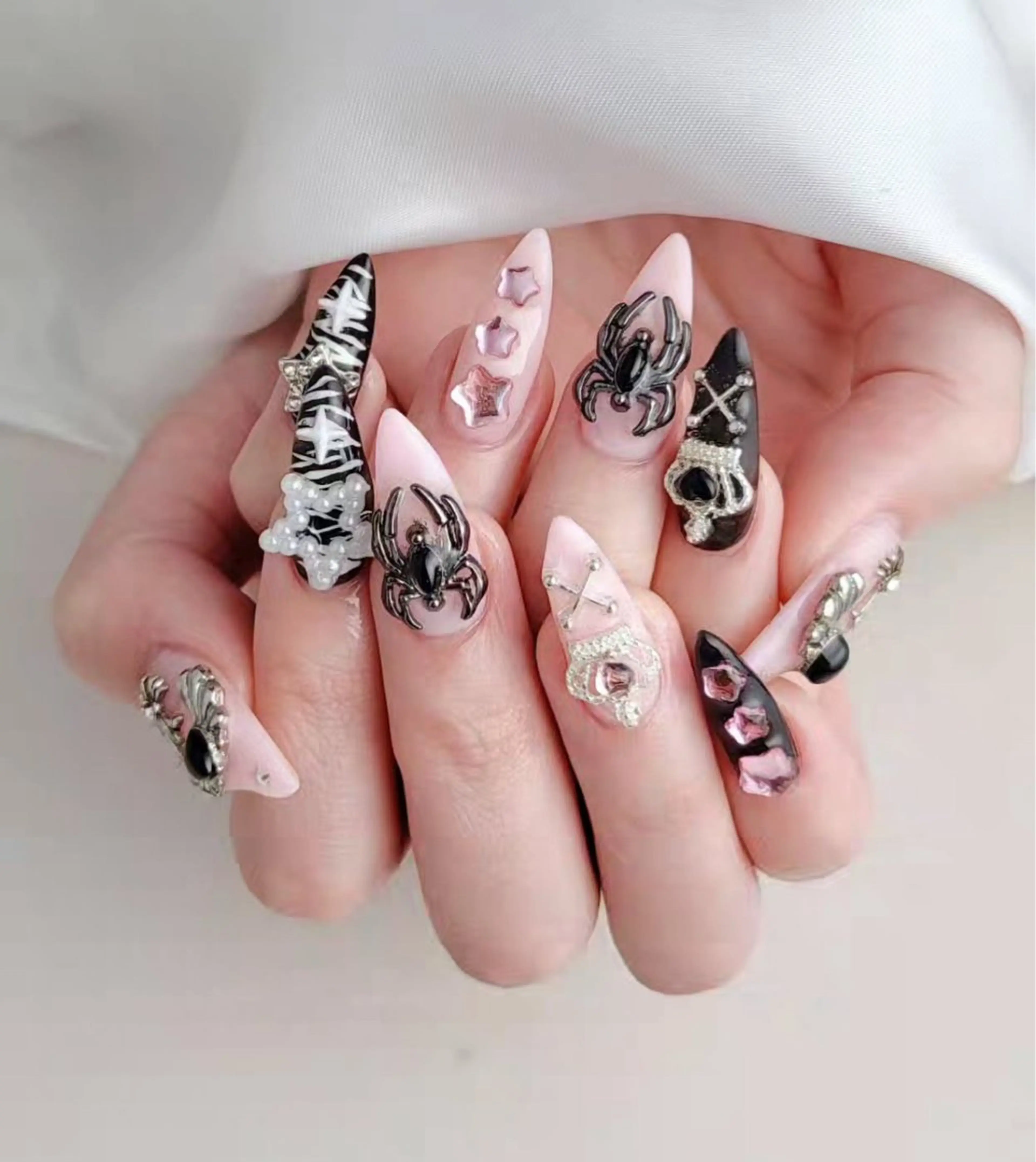 ネイル フラッシュネイル フレンチネイル グラデーション キラキラネイル 韓国ネイル ハンドネイル Lina nail所属・Luna 池袋のネイルデザイン