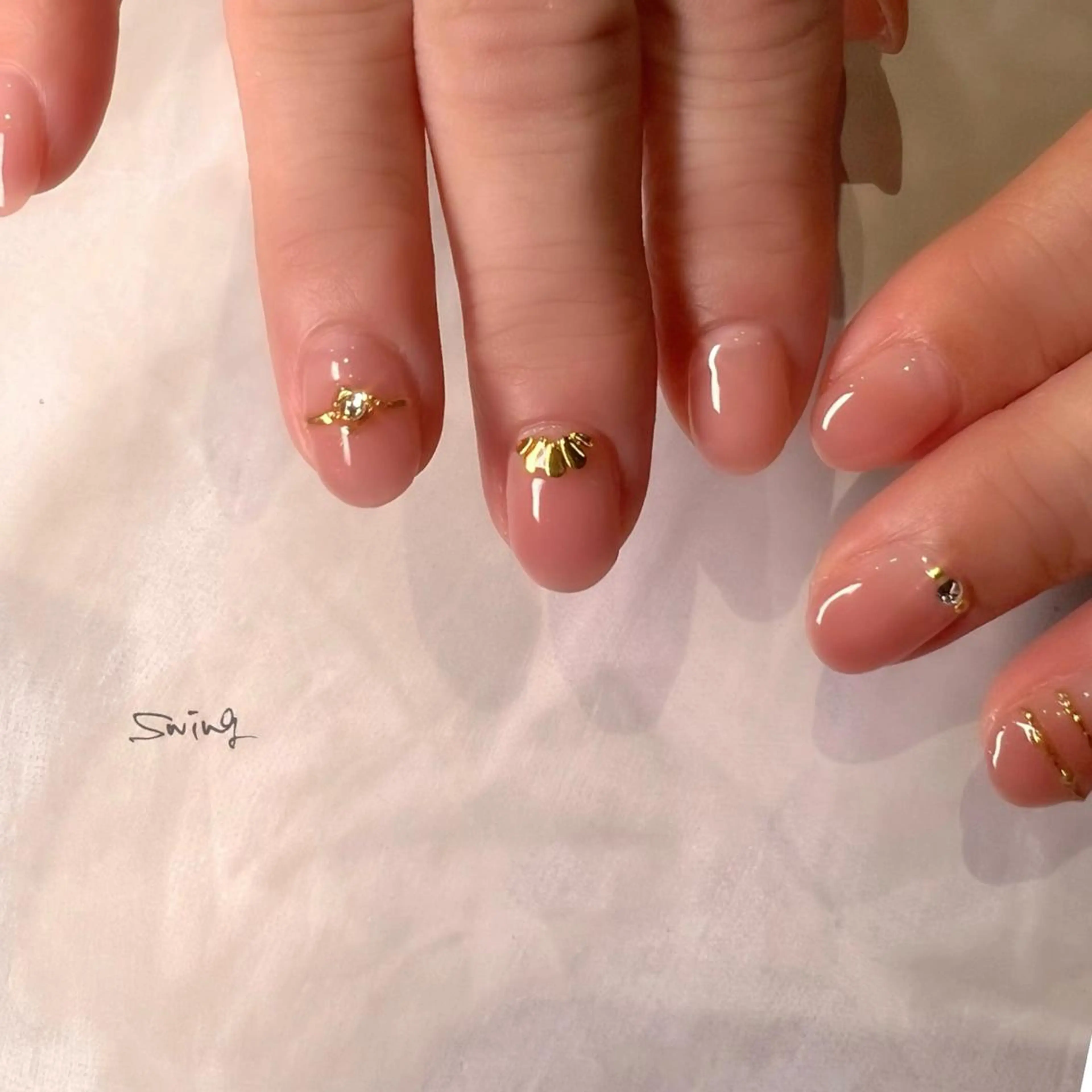 ネイル オフィスネイル ハンドネイル SWING Nail Salon所属・Yoshida Takakoのネイルデザイン