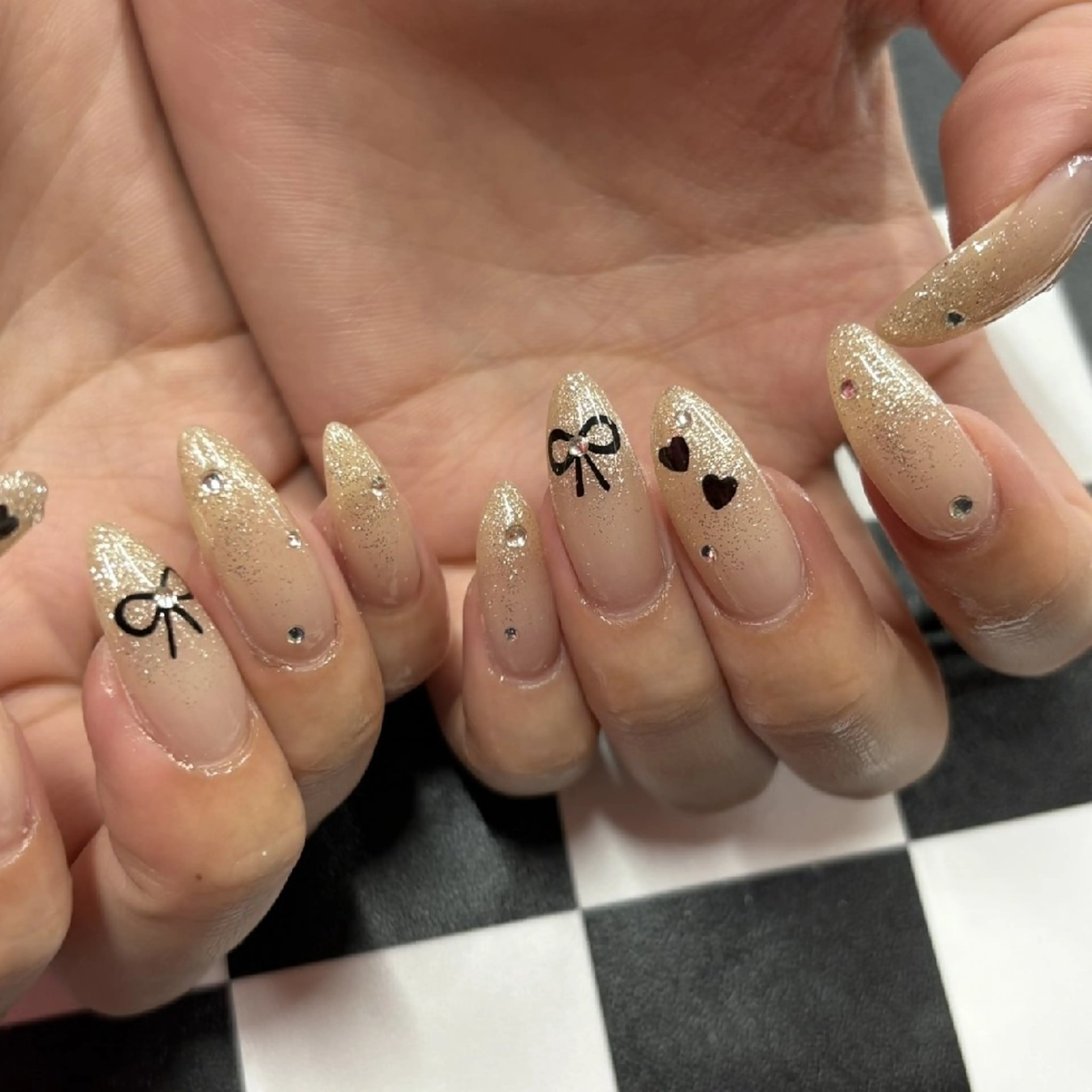 ネイル ハート ラメ(グリッター) ラメグラデーション リボン ワンホンネイル Nail Salon Lua　(KK)のネイルデザイン
