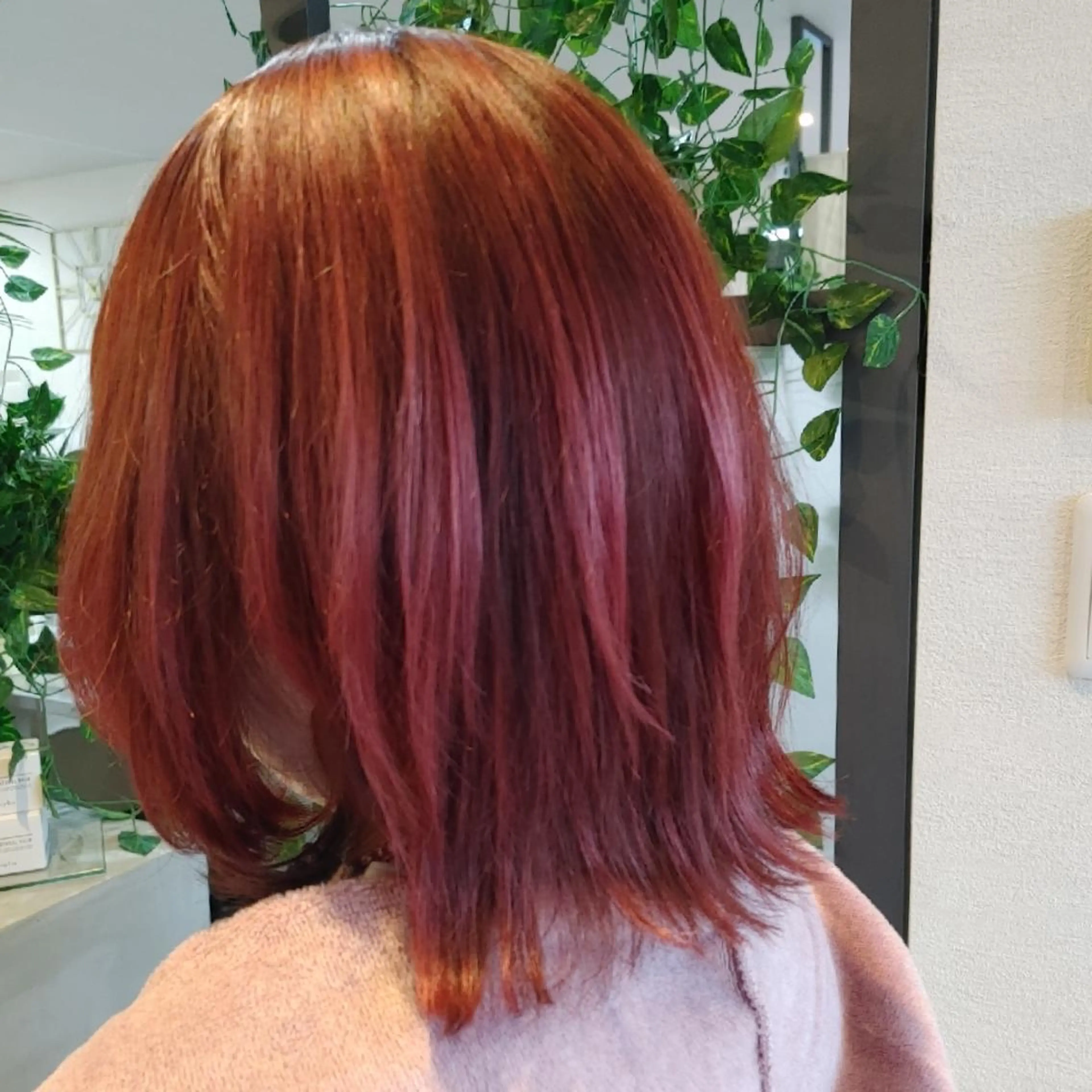 セミロング カラー ブリーチ ピンクカラー Hairproduce 'Olu'Olu所属・さかい ひかるのヘアスタイル