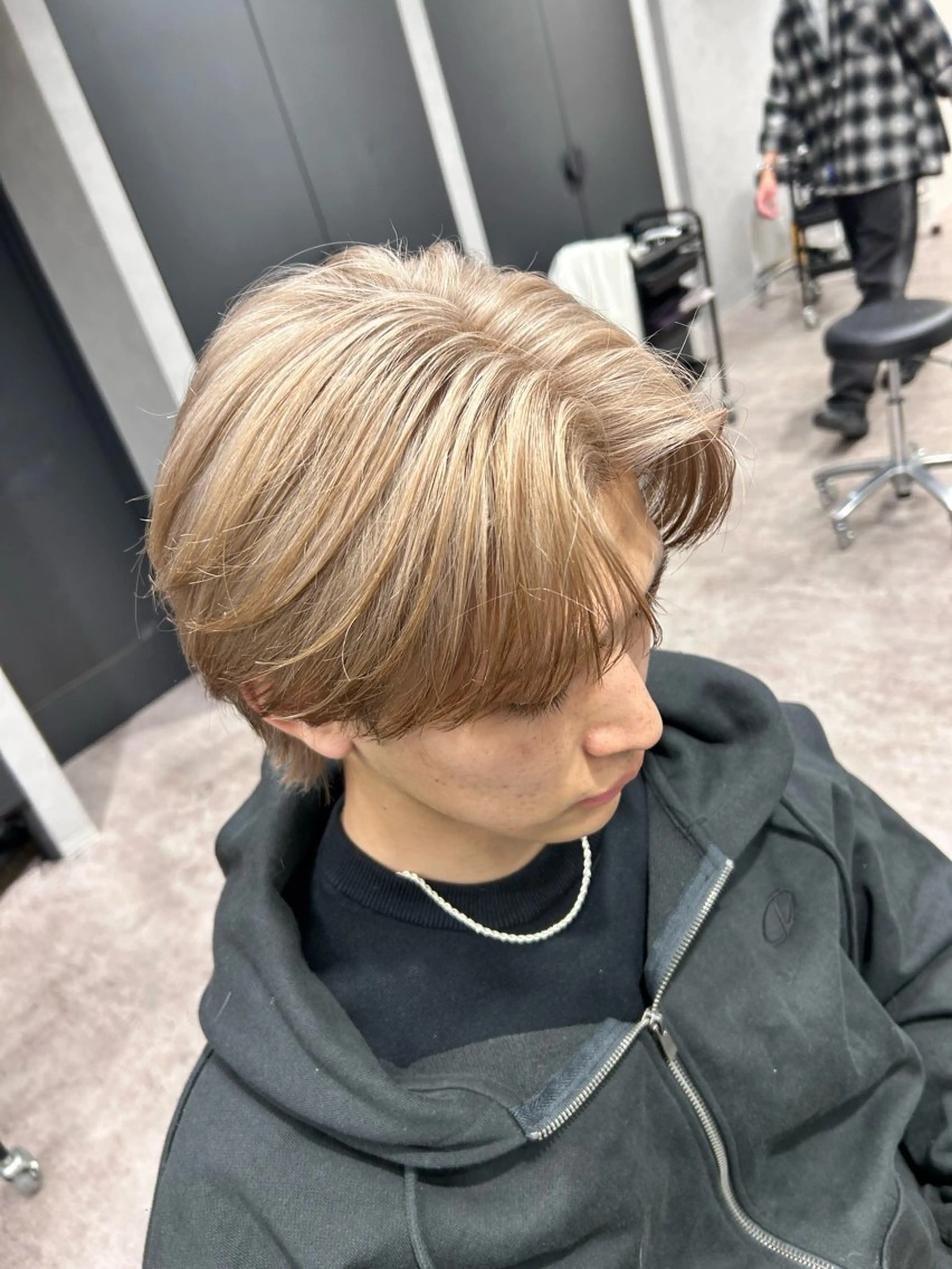 カラー メンズ ベージュカラー ミルクティーベージュ 外国人風カラー職人 レオのヘアスタイル