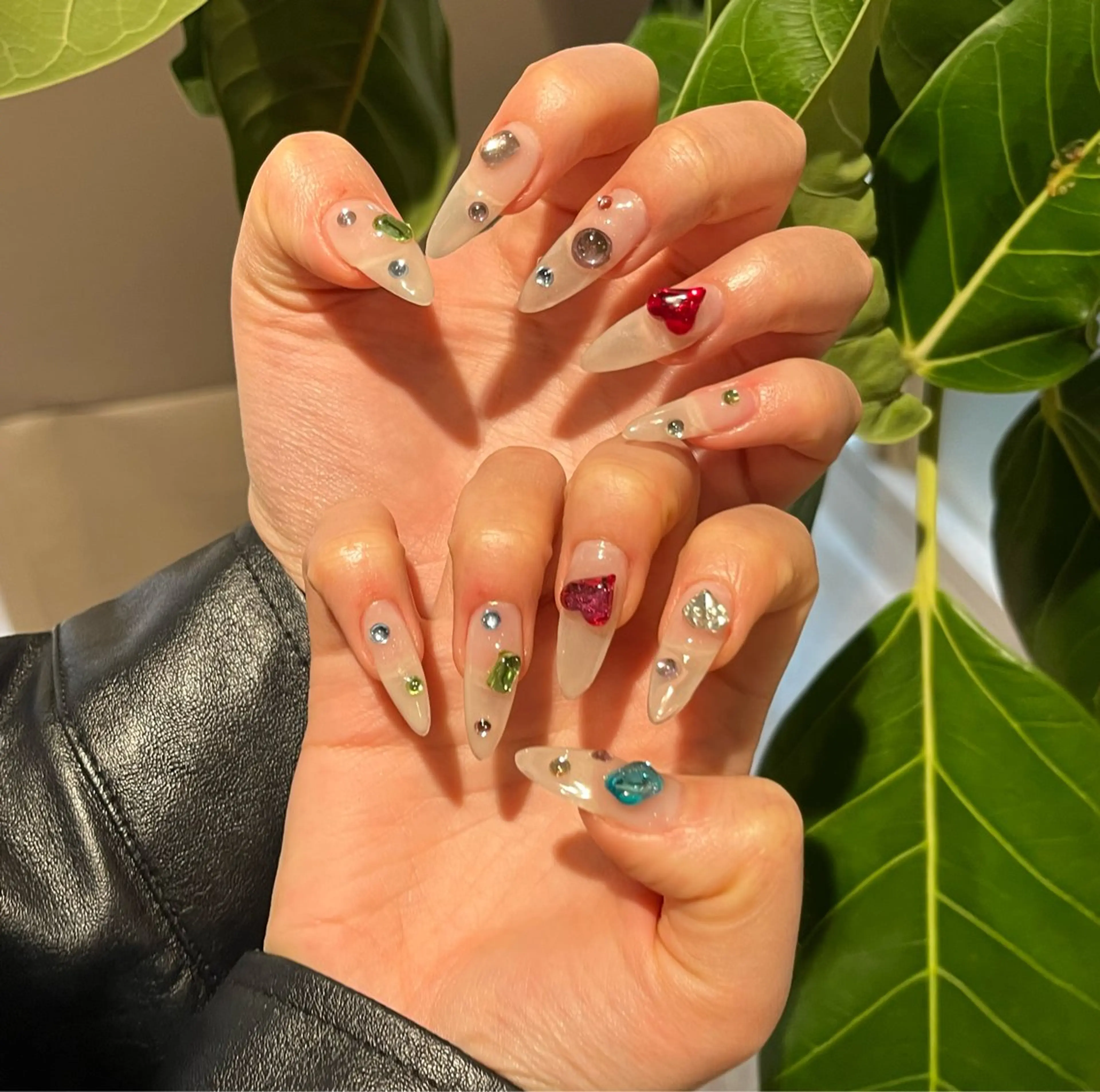 🍒練習モデル🍒オフあり 長さ出しワンカラー➕キラキラストーン乗せ放題💖の写真