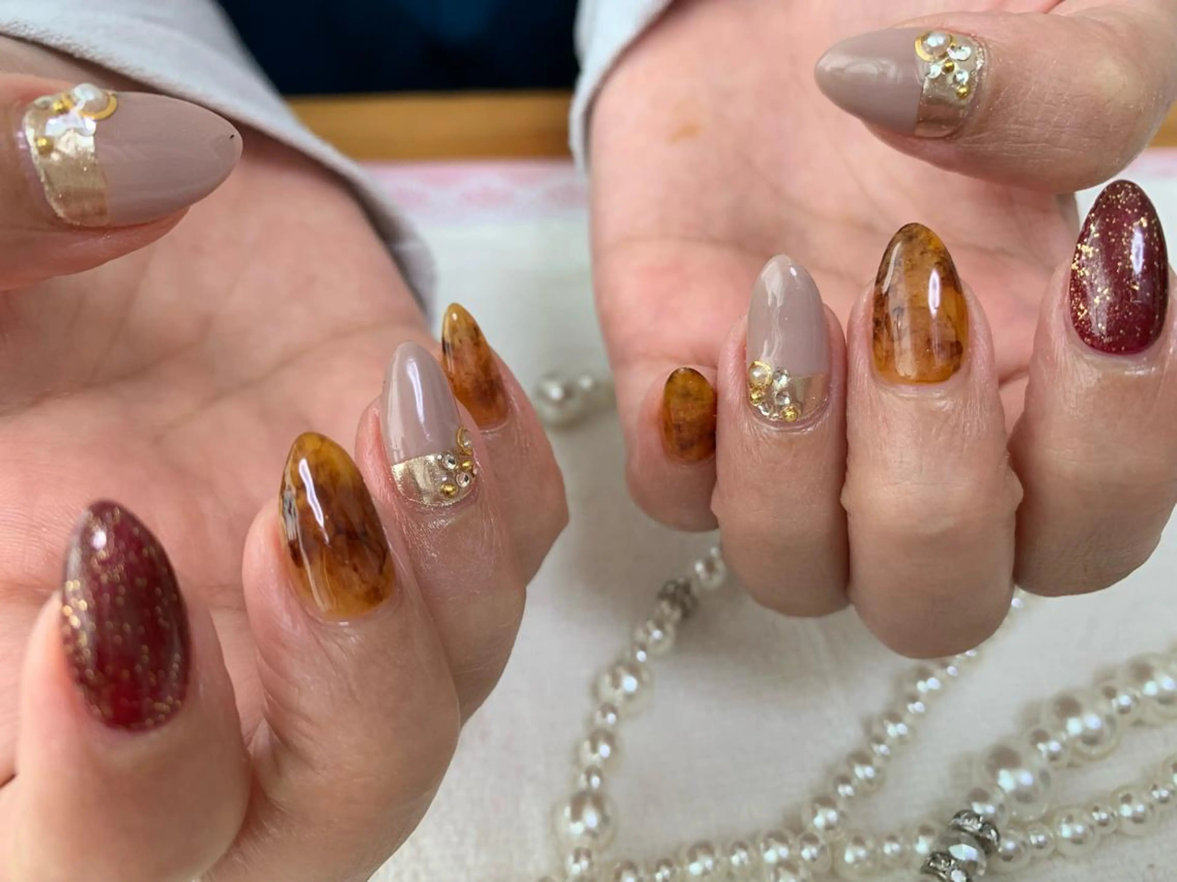 ネイル べっ甲ネイル ハンドネイル 手塚 里奈のネイルデザイン