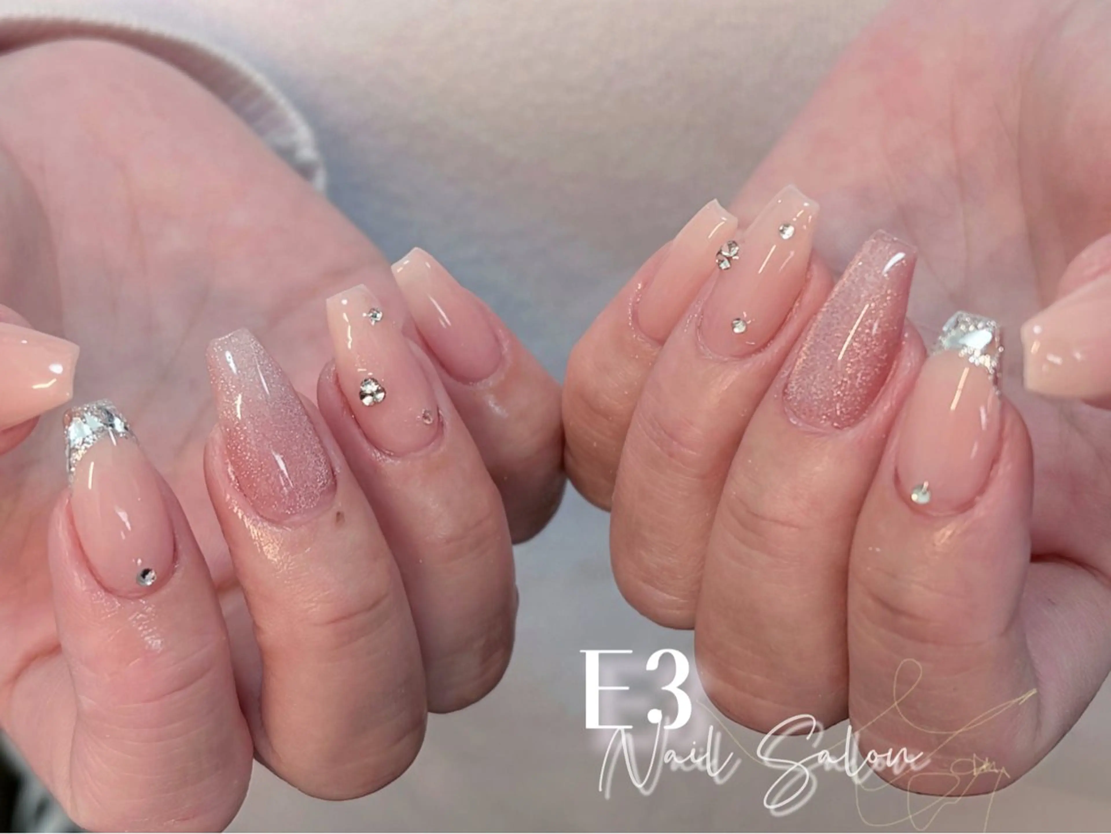 ネイル フレンチネイル ジェルネイル ガラスフレンチ グラデーション キラキラネイル ハンドネイル E3 Nail Salonのネイルデザイン