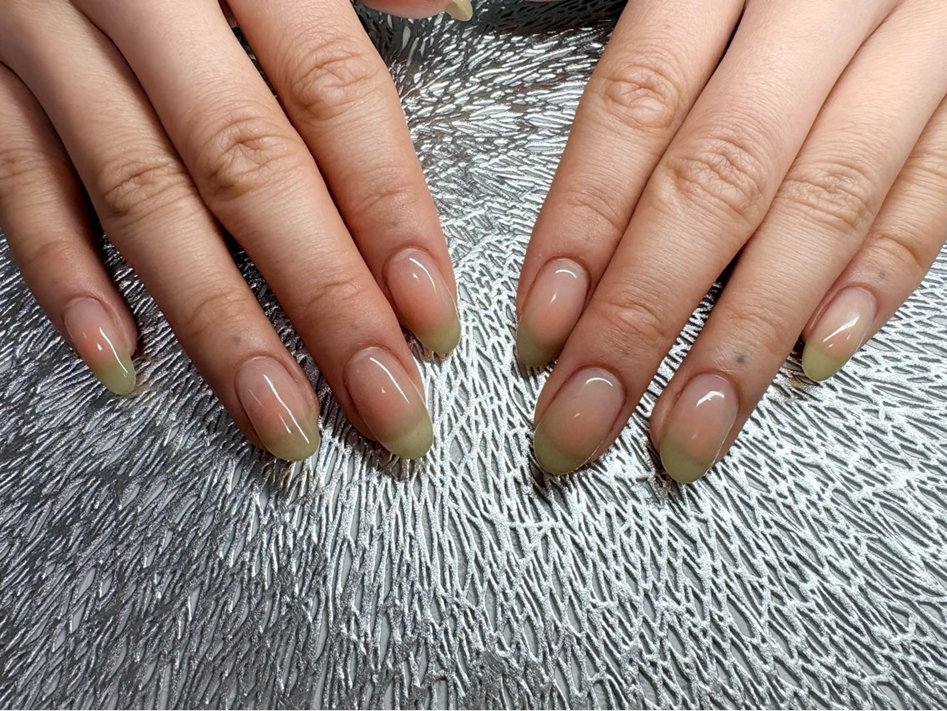 ネイル アートネイル チークネイル ラメ(グリッター) 持ち込み ワンホンネイル ハンドネイル ハンドケア ♡Bivi♡自爪に 優しいネイルサロンのネイルデザイン