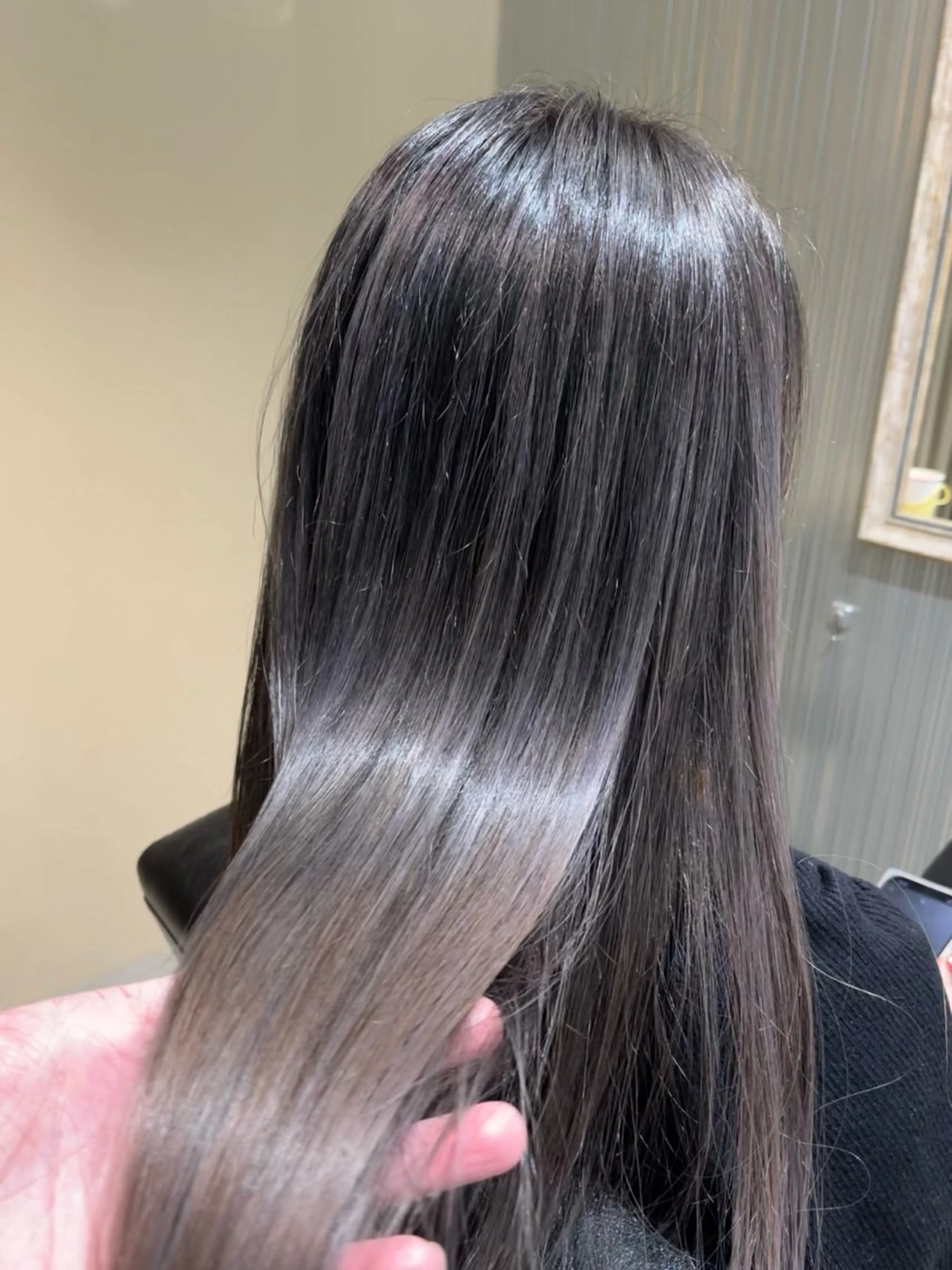 ロング カラー バレイヤージュ ブリーチ グレージュ レイヤーカット KIZU 髪質改善 オカルト怪談のヘアスタイル