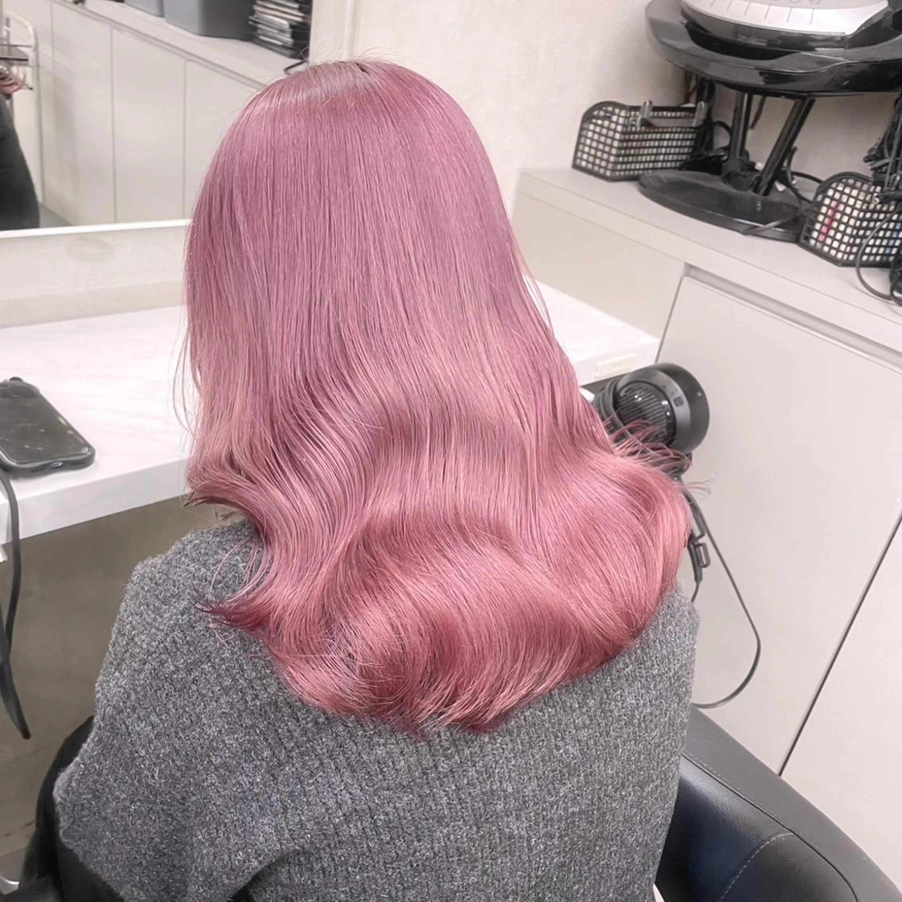 セミロング ヘアカラー トリートメント ヘッドスパ ヘアセット ❤︎ワンホンガーリー なハイトーンヘア❤︎のヘアスタイル