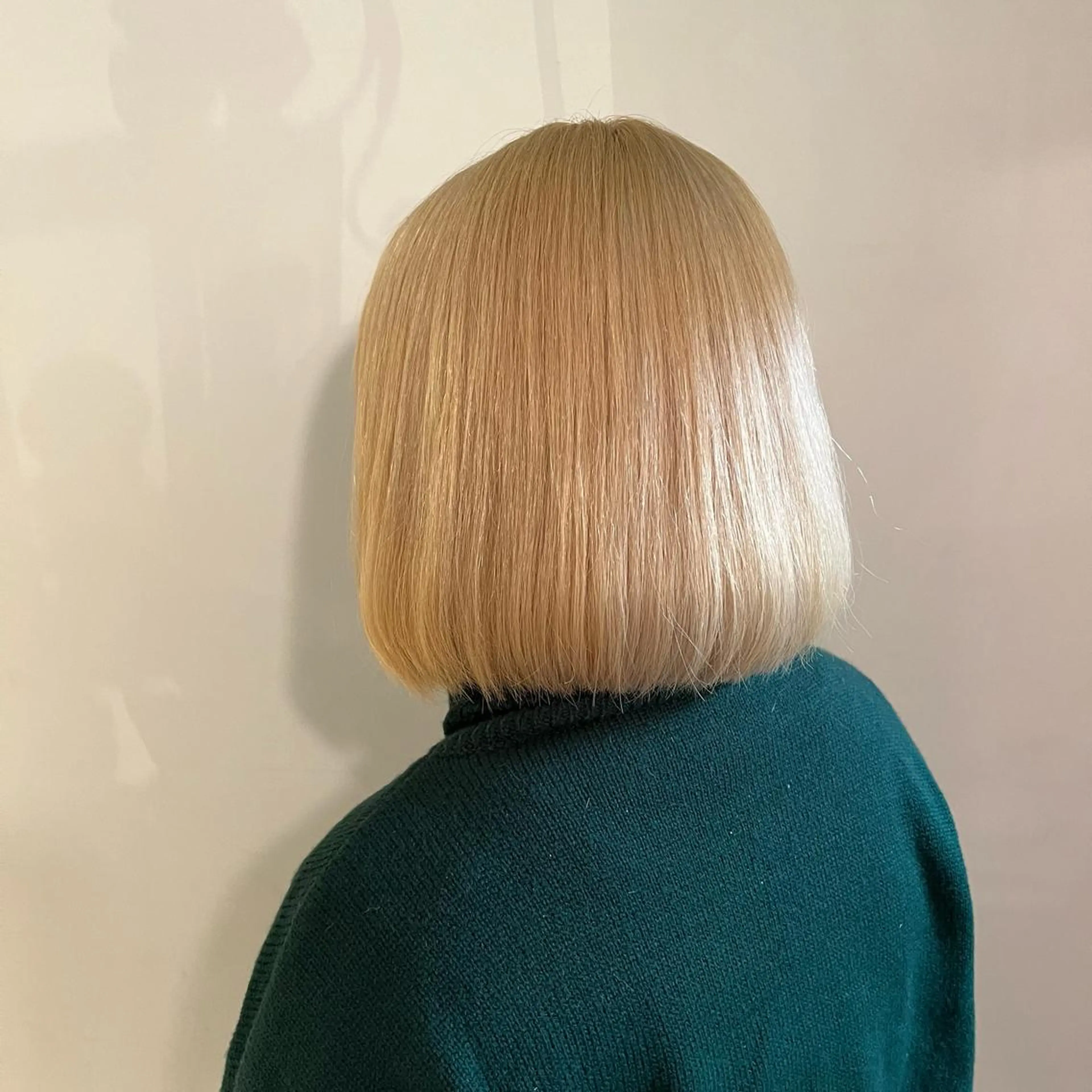 ショート カラー ヘアアレンジ ハイトーンカラー ボブ zeen札幌店所属・sumina すみなのヘアスタイル