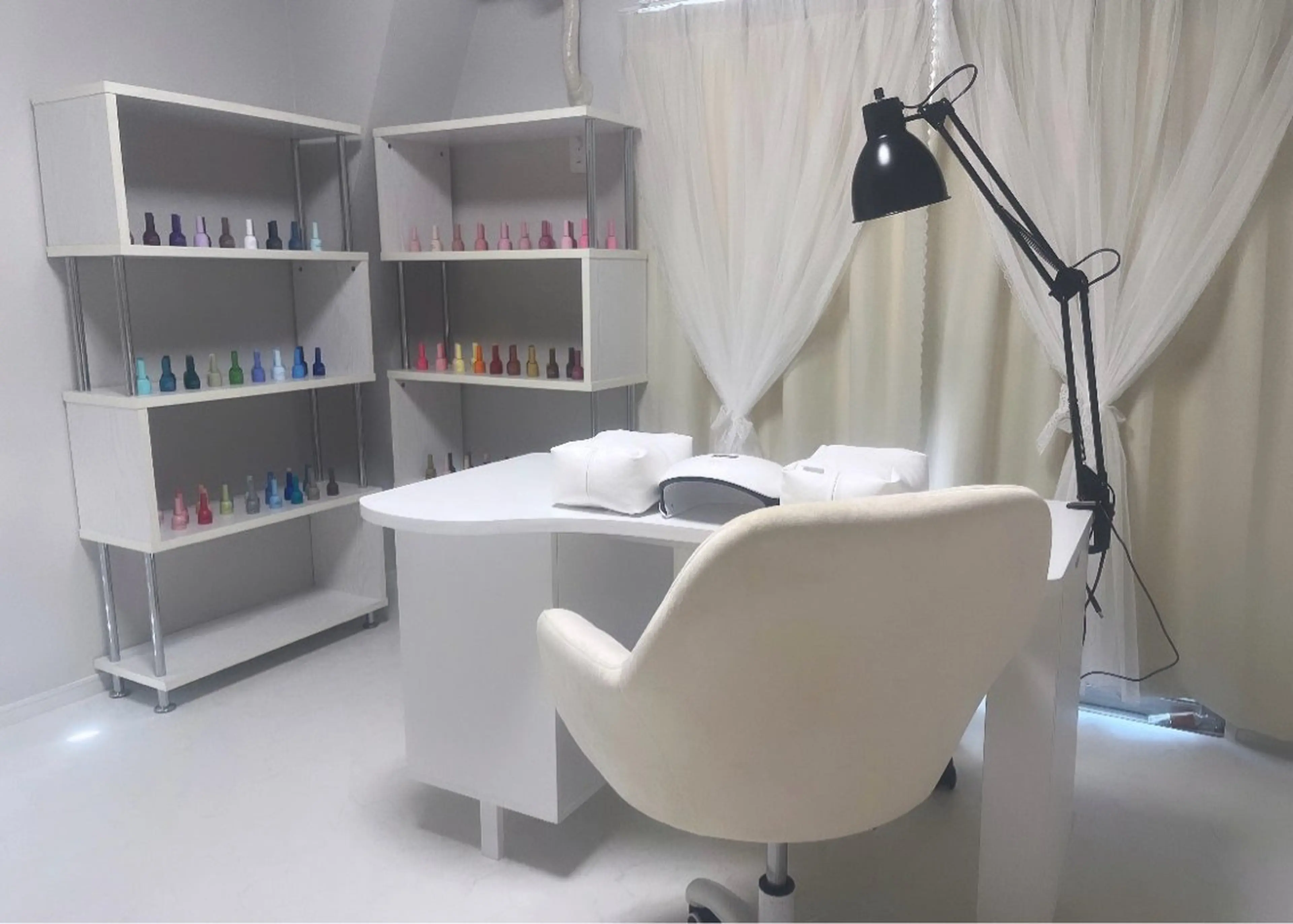 whitening salon WHITE 名古屋栄店所属・WHITE nail 栄店のネイルデザイン