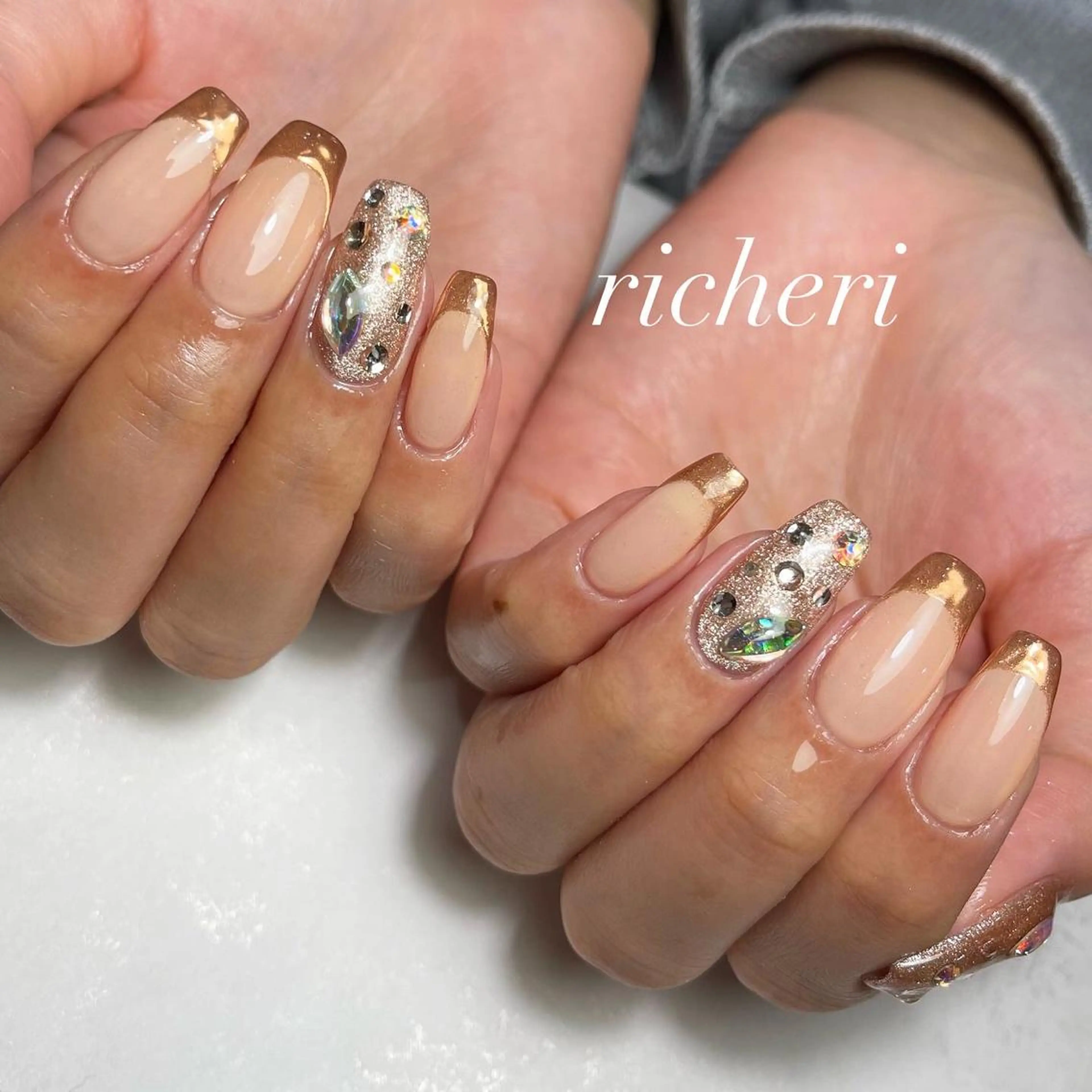 ミディアム ネイル 韓国風ヘア アートネイル フレンチネイル ジェルネイル ガラスフレンチ richeri beautyのエステ・リラクイメージ