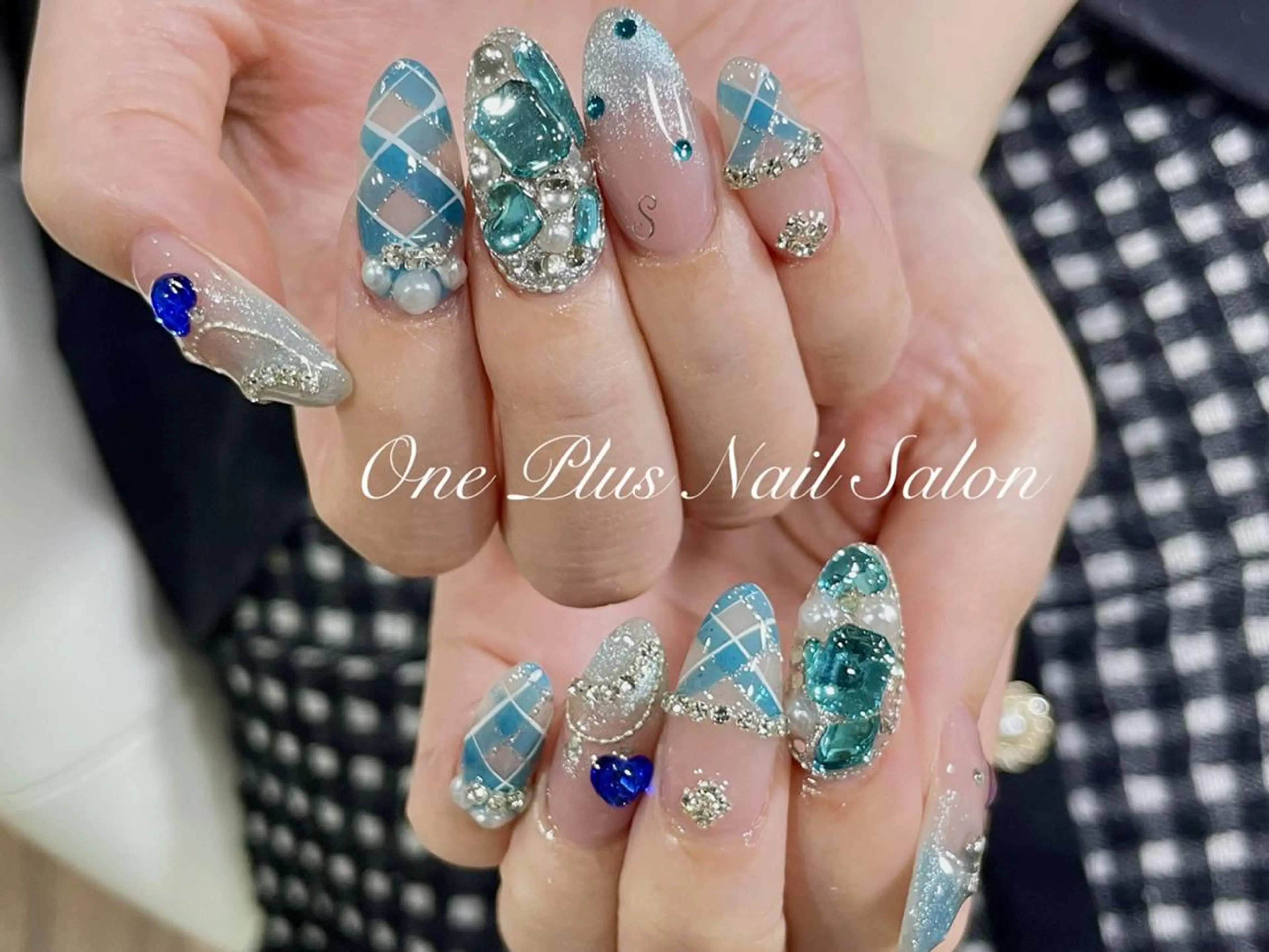 ネイル アートネイル オーロラネイル ガーリー キラキラネイル 韓国ネイル One Plus Nail Salonのネイルデザイン
