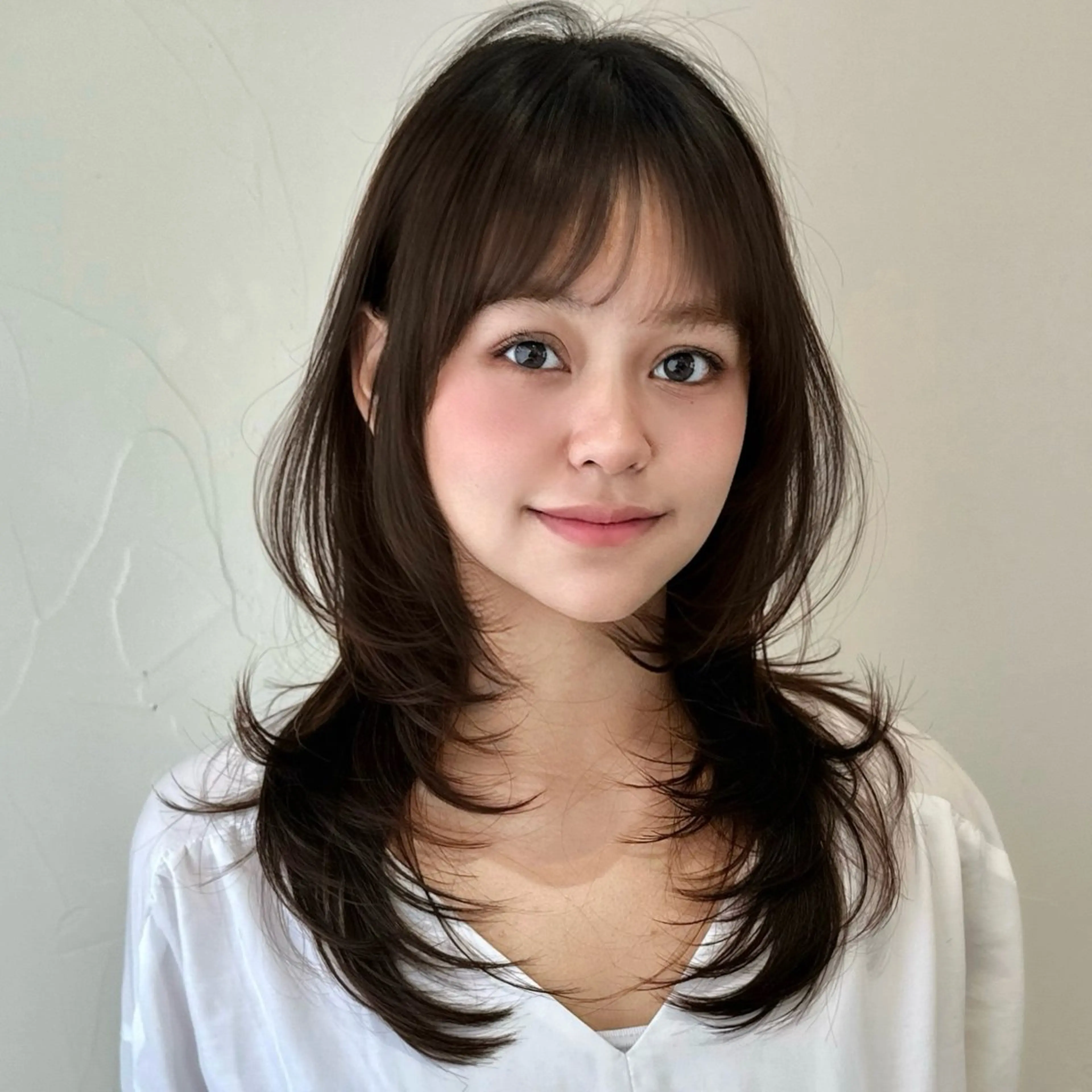 ミディアム カット ヘアカラー トリートメント 🌹ハッシュカット、 レイヤー韓国ヘア🌹のヘアスタイル