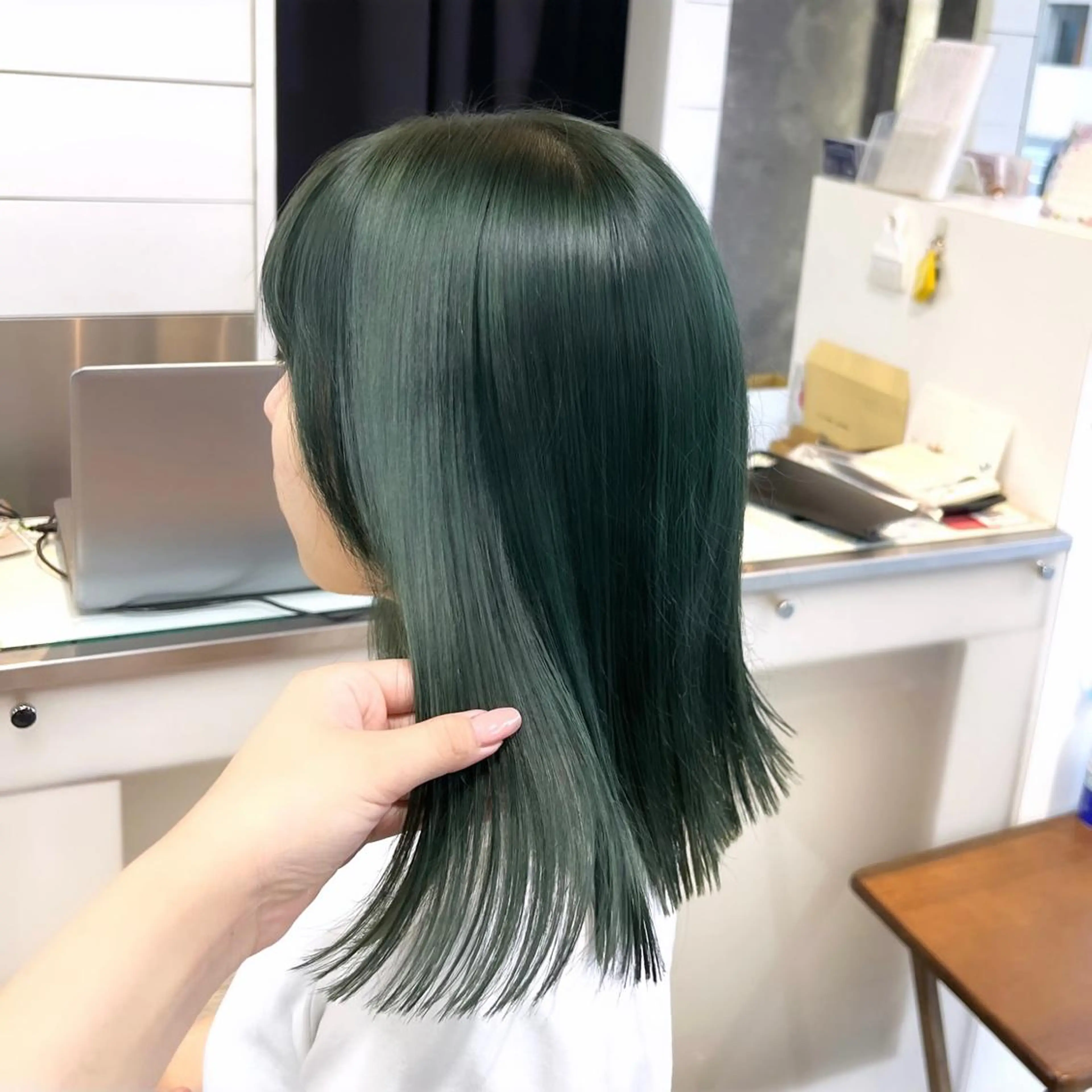 ミディアム three若林 那津のヘアスタイル