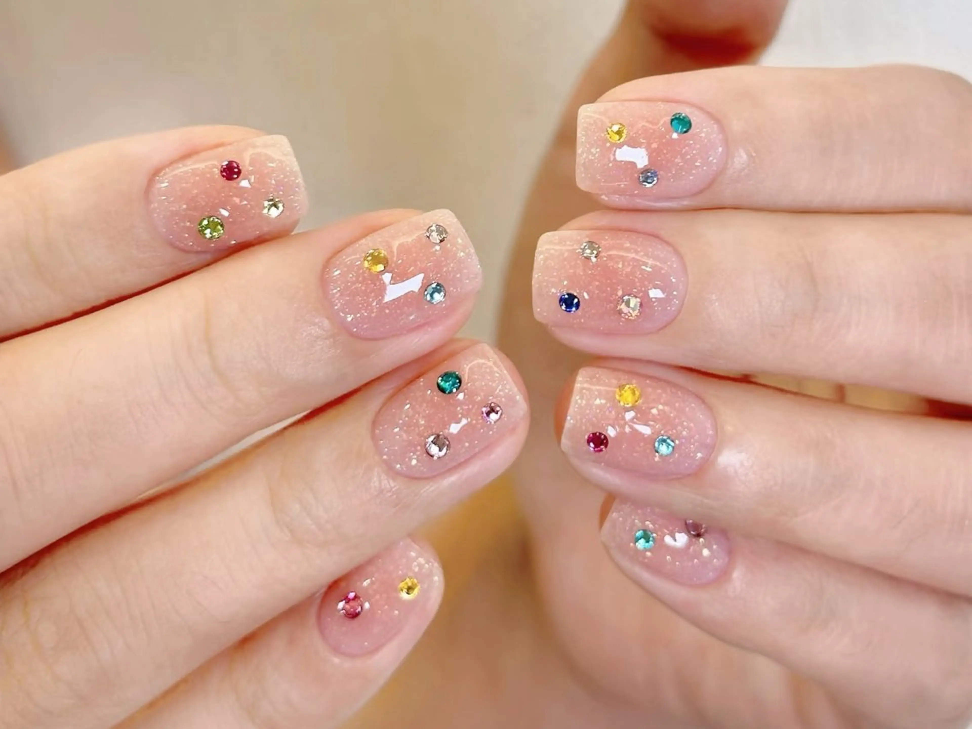 ネイル アートネイル グラデーション キラキラネイル ラメ(グリッター) ラメグラデーション ハンドネイル ハンドケア DarkHoney 池袋店のネイルデザイン