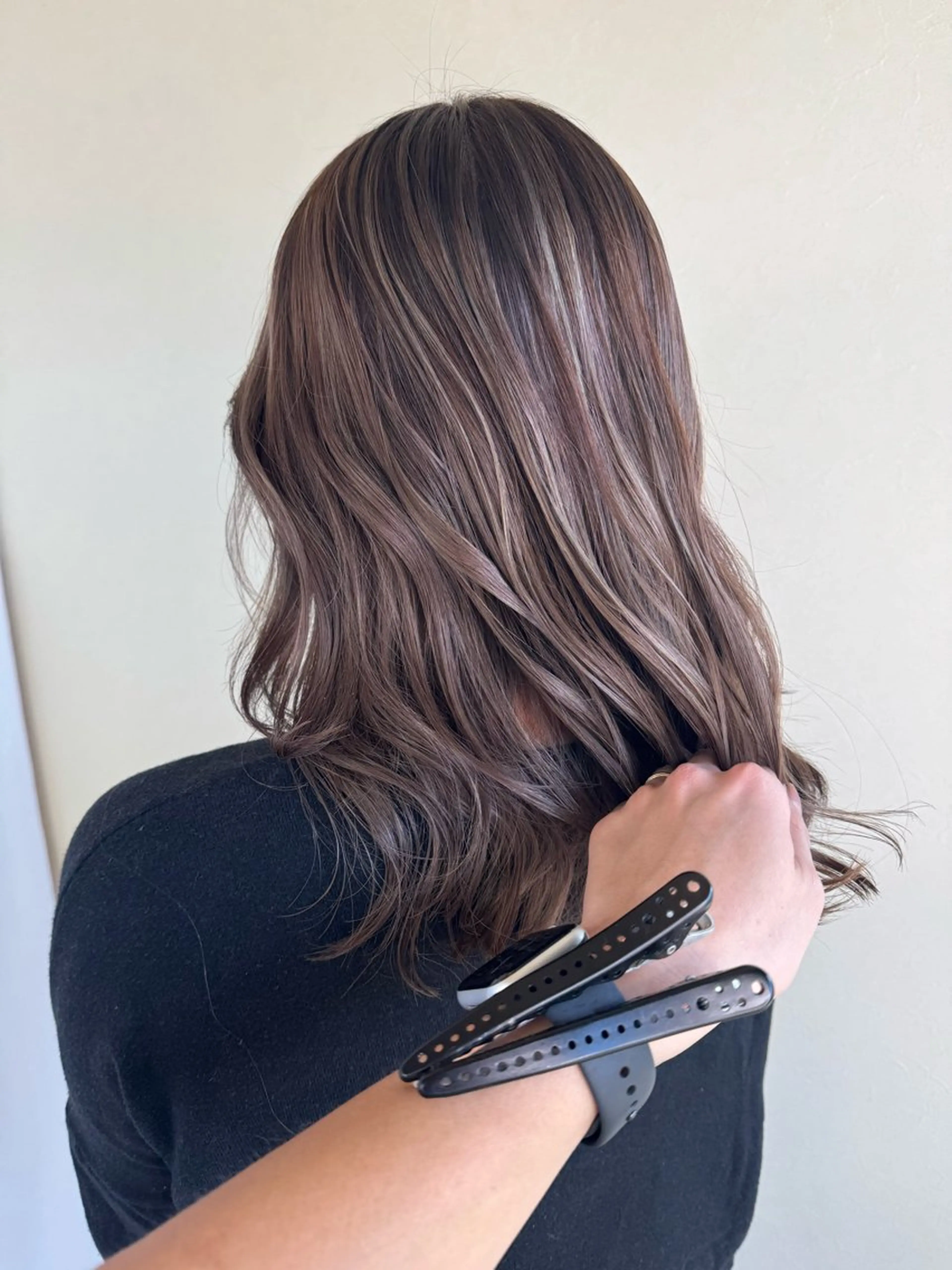 ミディアム カラー ハイライトカラー ハイライト カット ヘアカラー トリートメント ハイライトカラー✨ グレージュ✨鎌倉光洋のヘアスタイル