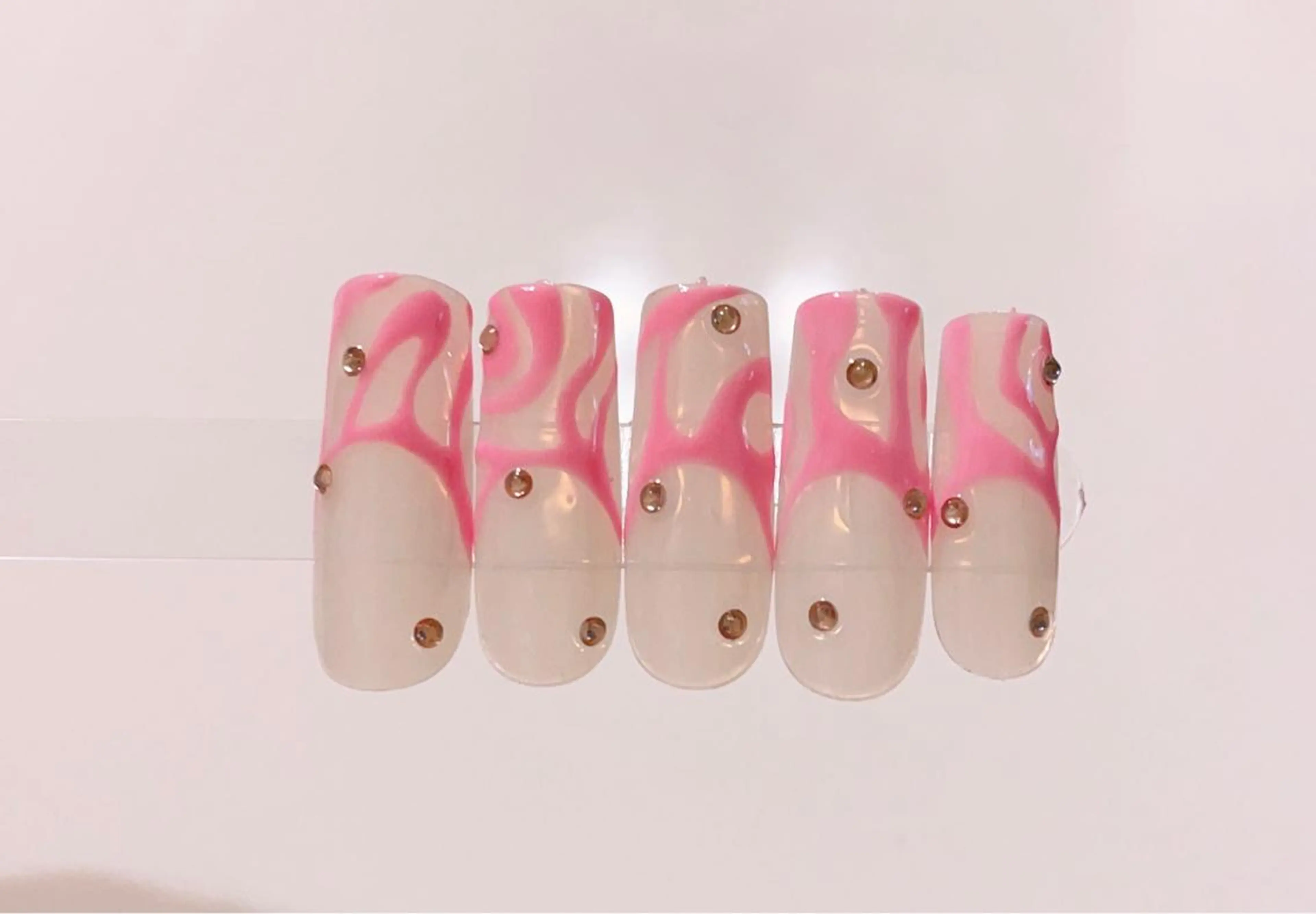 ネイル VIERU 🌈🎀💖のネイルデザイン