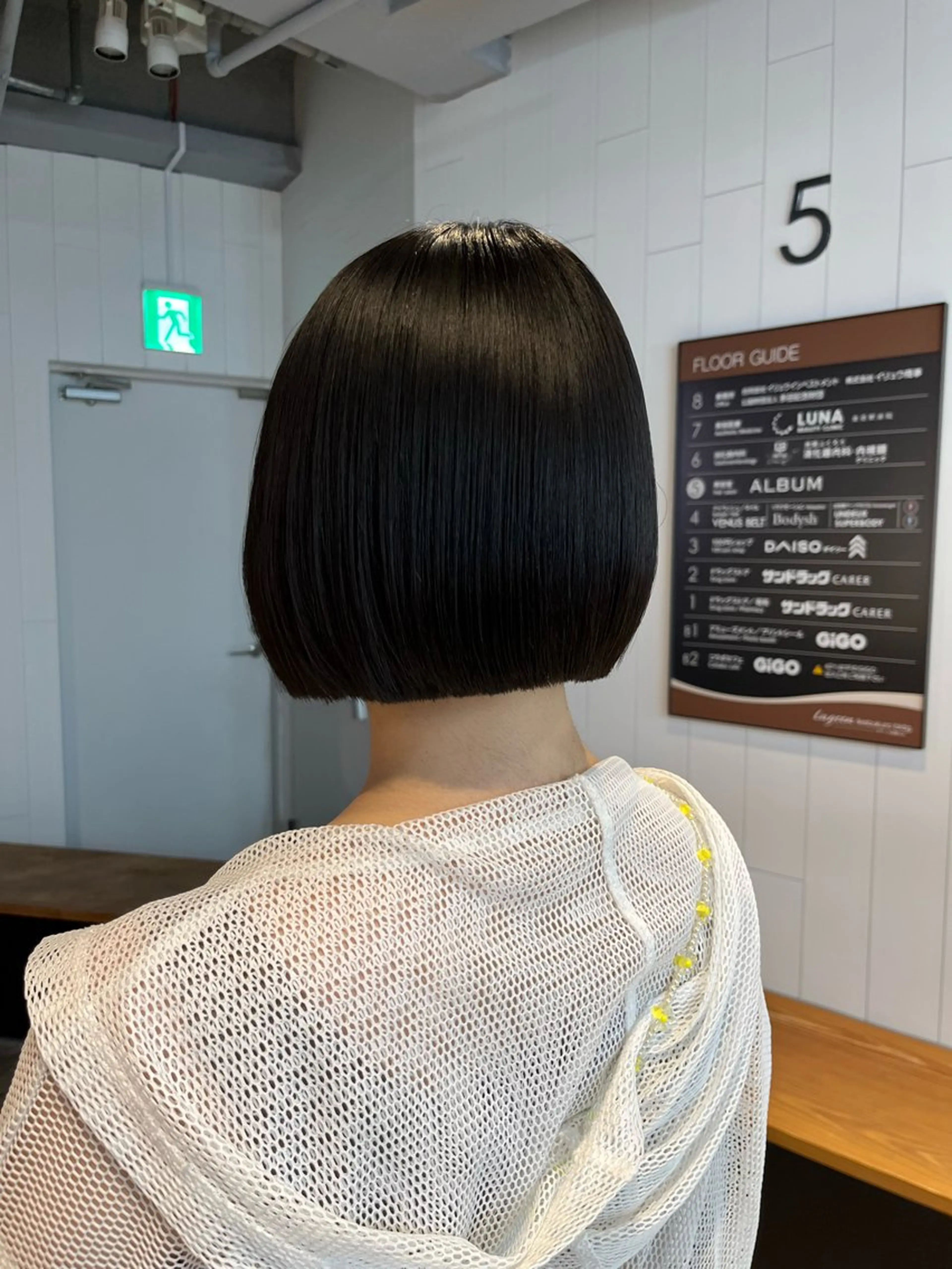 ショート ボブ ぷつっとボブ/ ブリーチ/池袋ももなのヘアスタイル