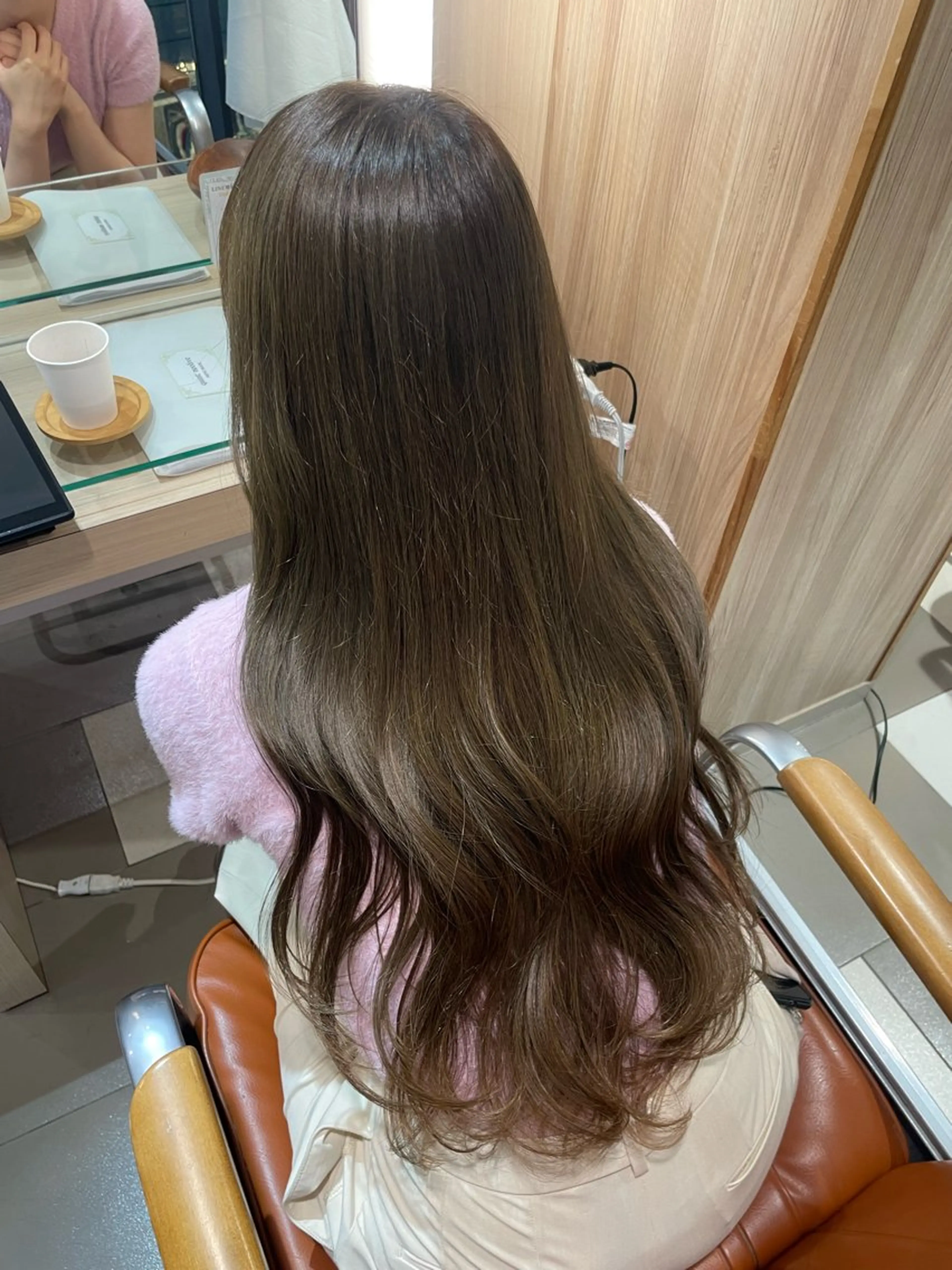 ロング カラー ベージュカラー ブリーチ ダブルカラー ブリーチなしカラー オリーブベージュ カット ヘアカラー トリートメント 青沼夏未/オリーブ/ 寒色カラーのヘアスタイル