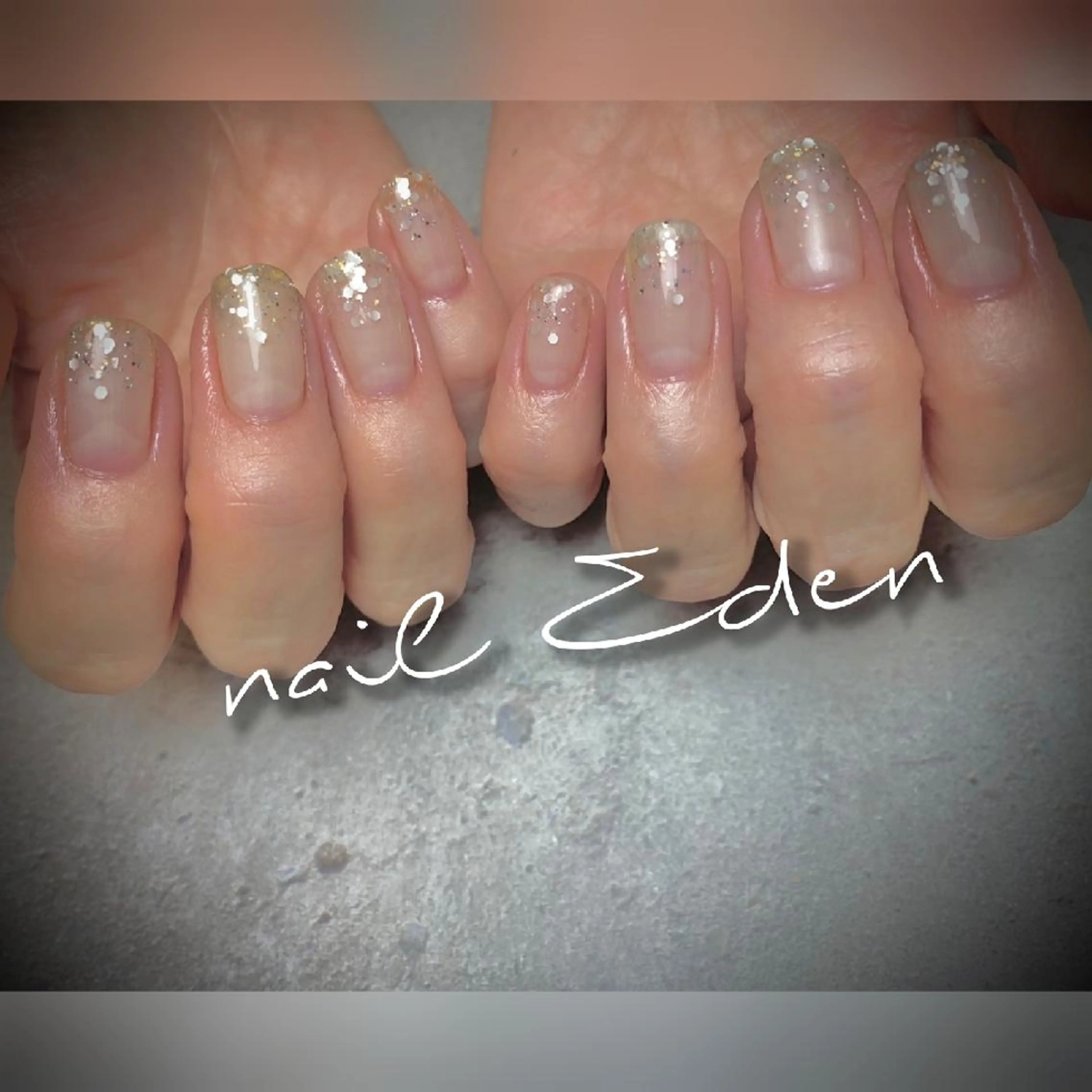 ネイル ホログラムネイル ラメ(グリッター) シルバー ホワイト ハンドネイル ハンドケア Eden　private nail saron所属・Eden ♾️のネイルデザイン