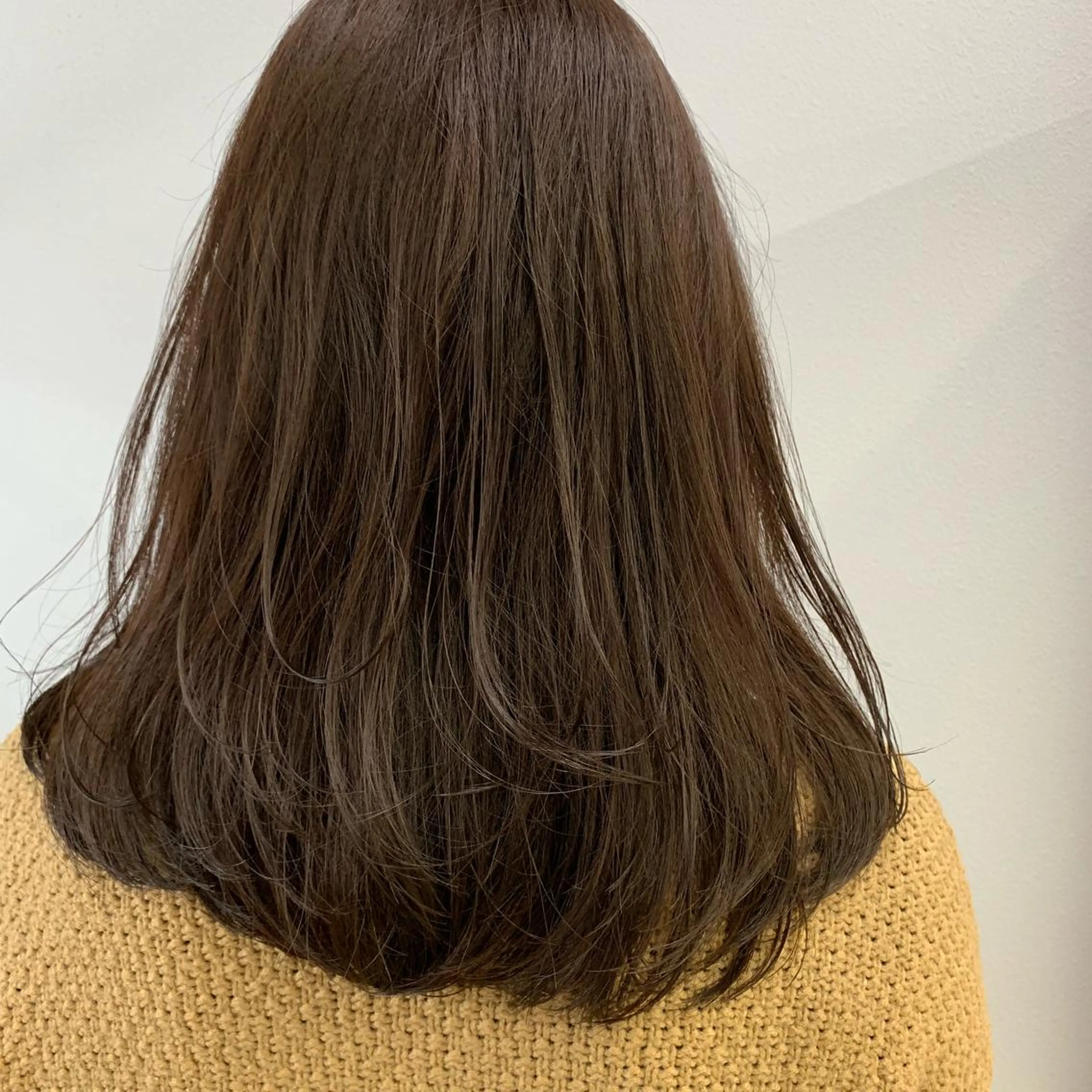 セミロング カラー KNOWHOW京都所属・トレンド/顔まわり/ レイヤー/グレージュのヘアスタイル