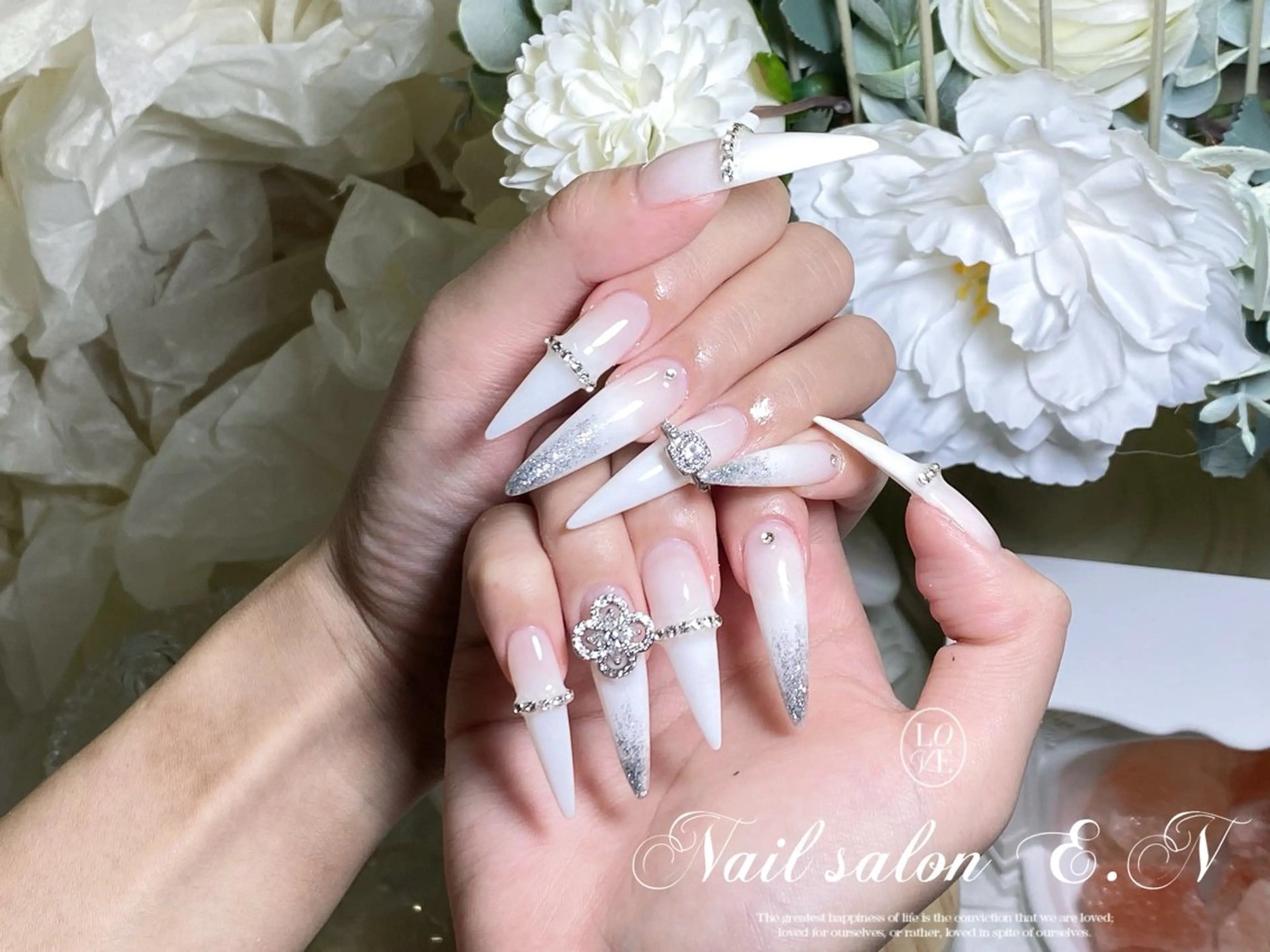 ネイル アートネイル オーロラネイル ガーリー キラキラネイル 韓国ネイル ハンドネイル E.N🦋 長さ出し/持ち込みのネイルデザイン