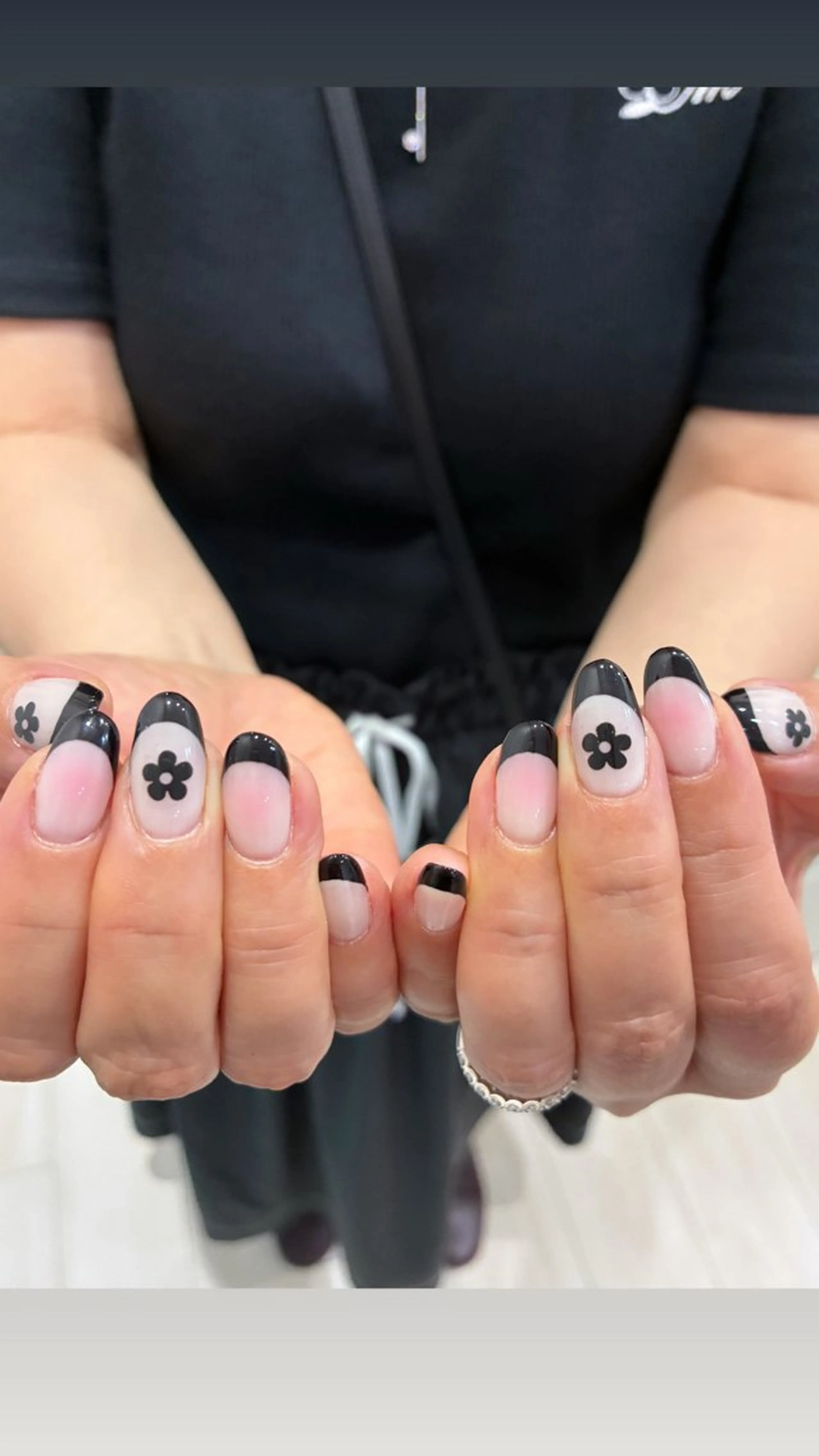 ネイル フラッシュネイル ガーリー マグネットネイル 持ち込み 13日3980円‼️ マグもデザインも◎のネイルデザイン