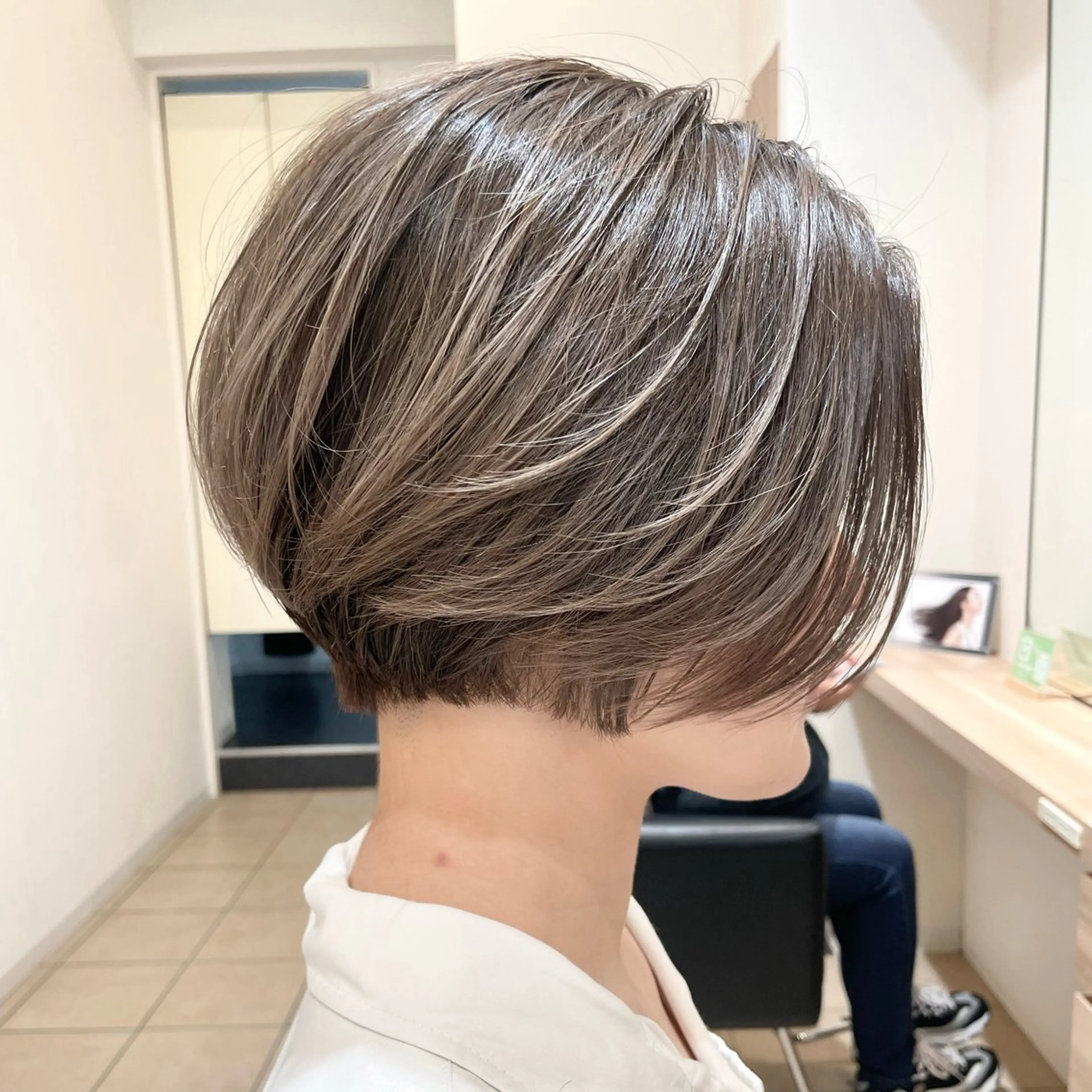 ショート カラー ショートボブ ブリーチ ハイトーンカラー ボブ ショートヘア GO TODAY シェアサロン 原宿Verno店所属・ブリーチ/髪質改善/ ボブ特化/よしきのヘアスタイル