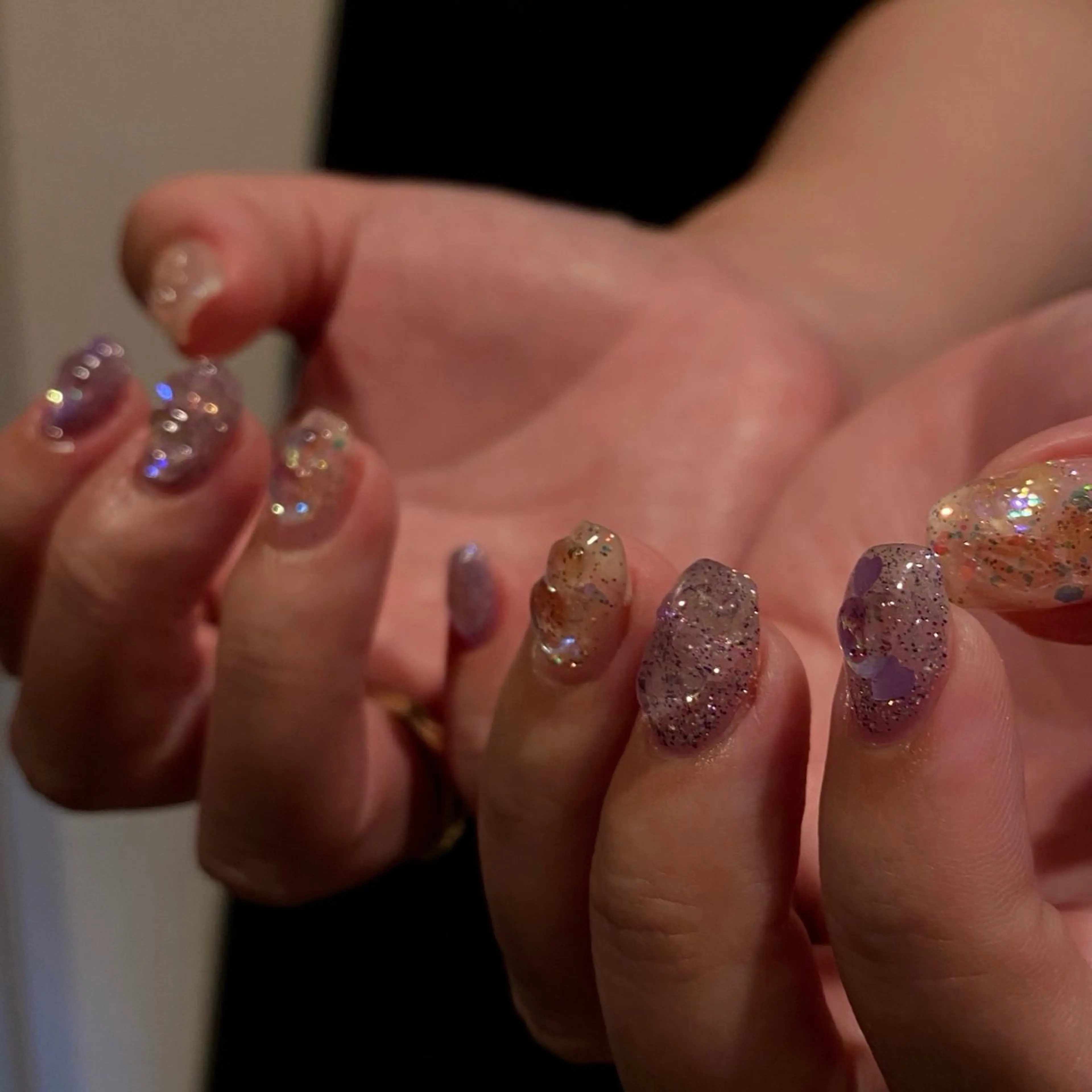 ネイル フラッシュネイル ラメ(グリッター) ニュアンスネイル ぷっくりネイル パープル amuse 手書きニュアンスのネイルデザイン