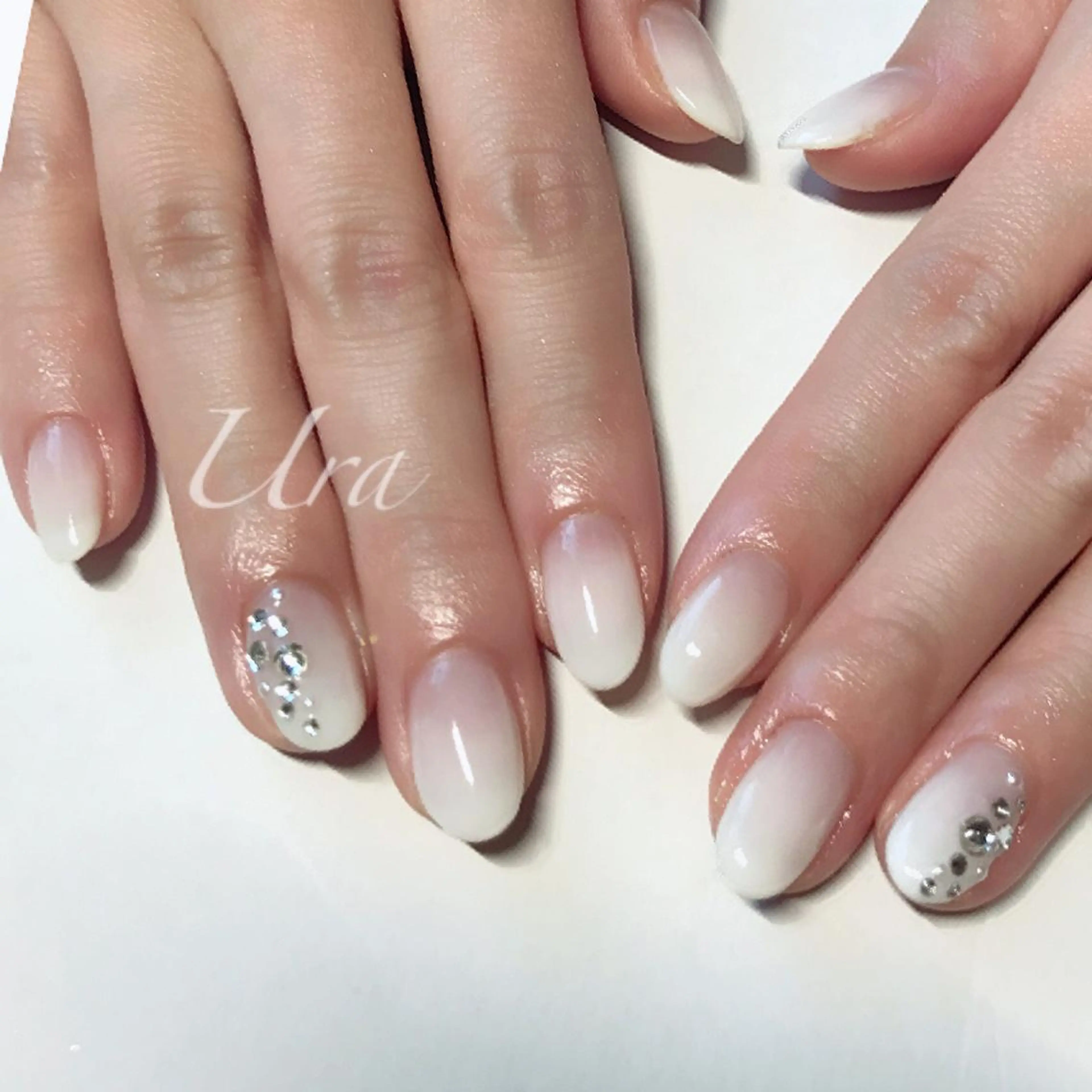 ネイル グラデーション ホワイト UrakoNail 《nail》のネイルデザイン