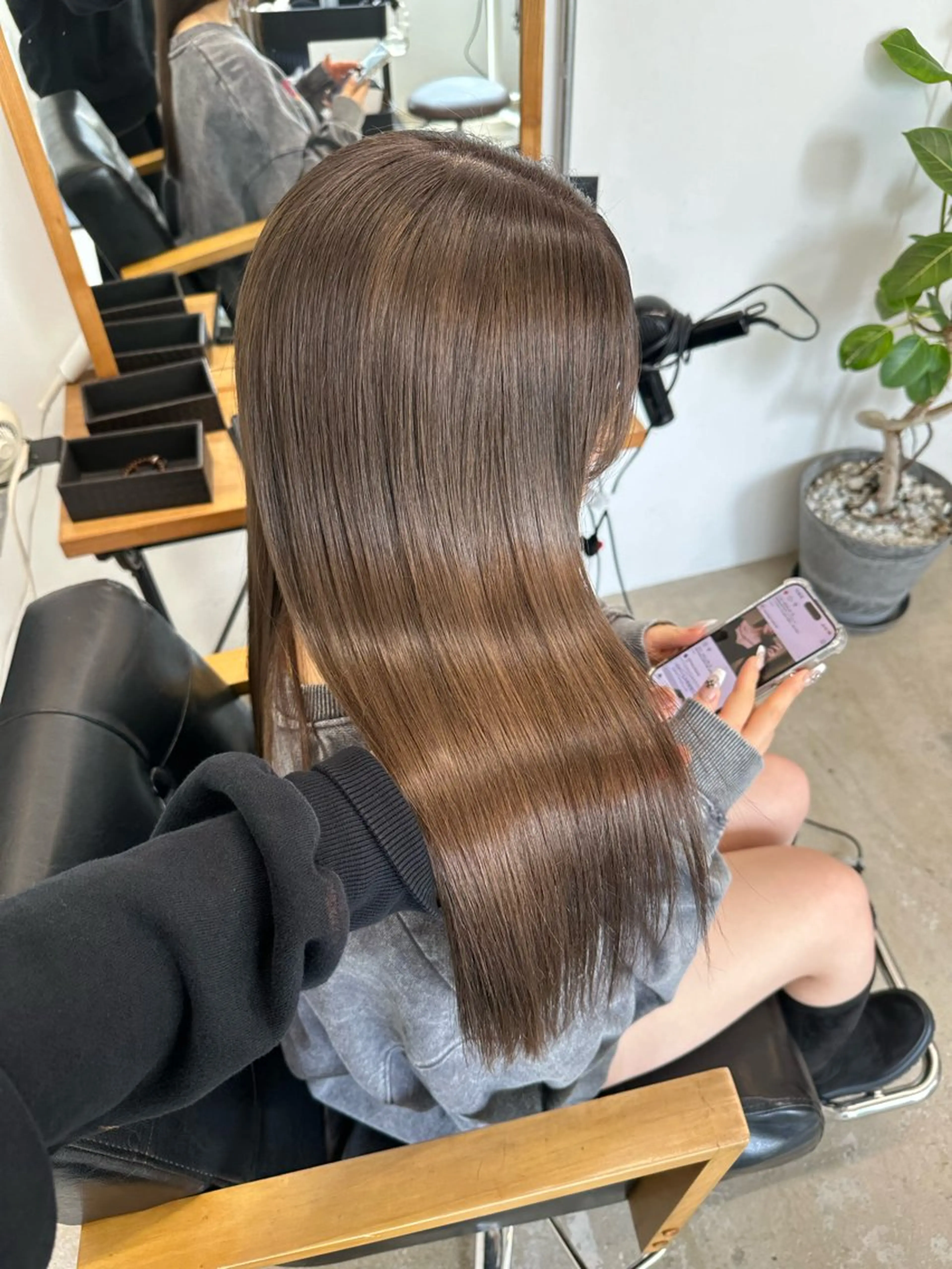 【ミニモ学割】　初カラーさんおすすめ🩵透明感カラー➕似合わせカット💇‍♀️➕ケアトリートメントの写真