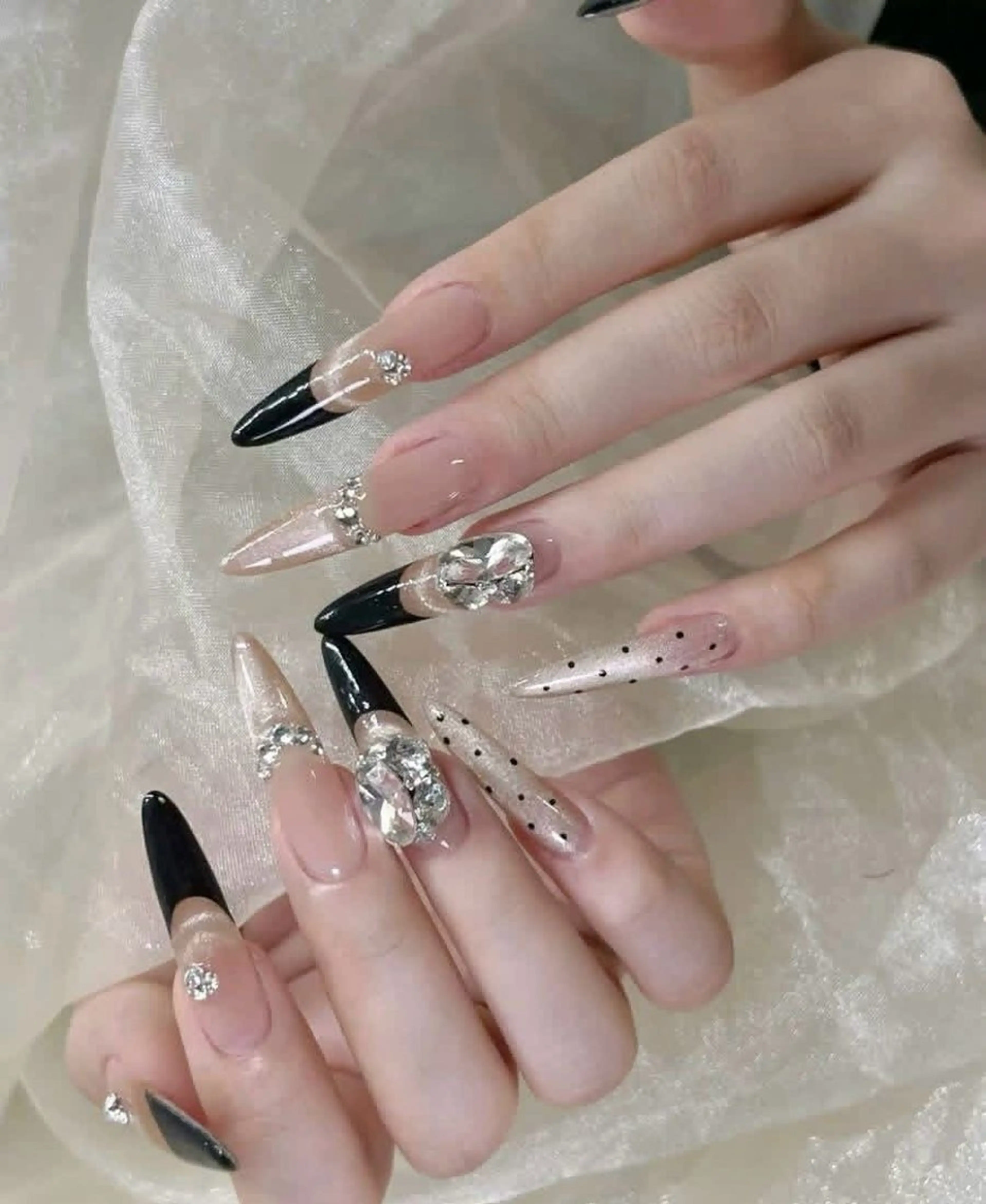 ネイル ハンドネイル T. Leeのネイルデザイン