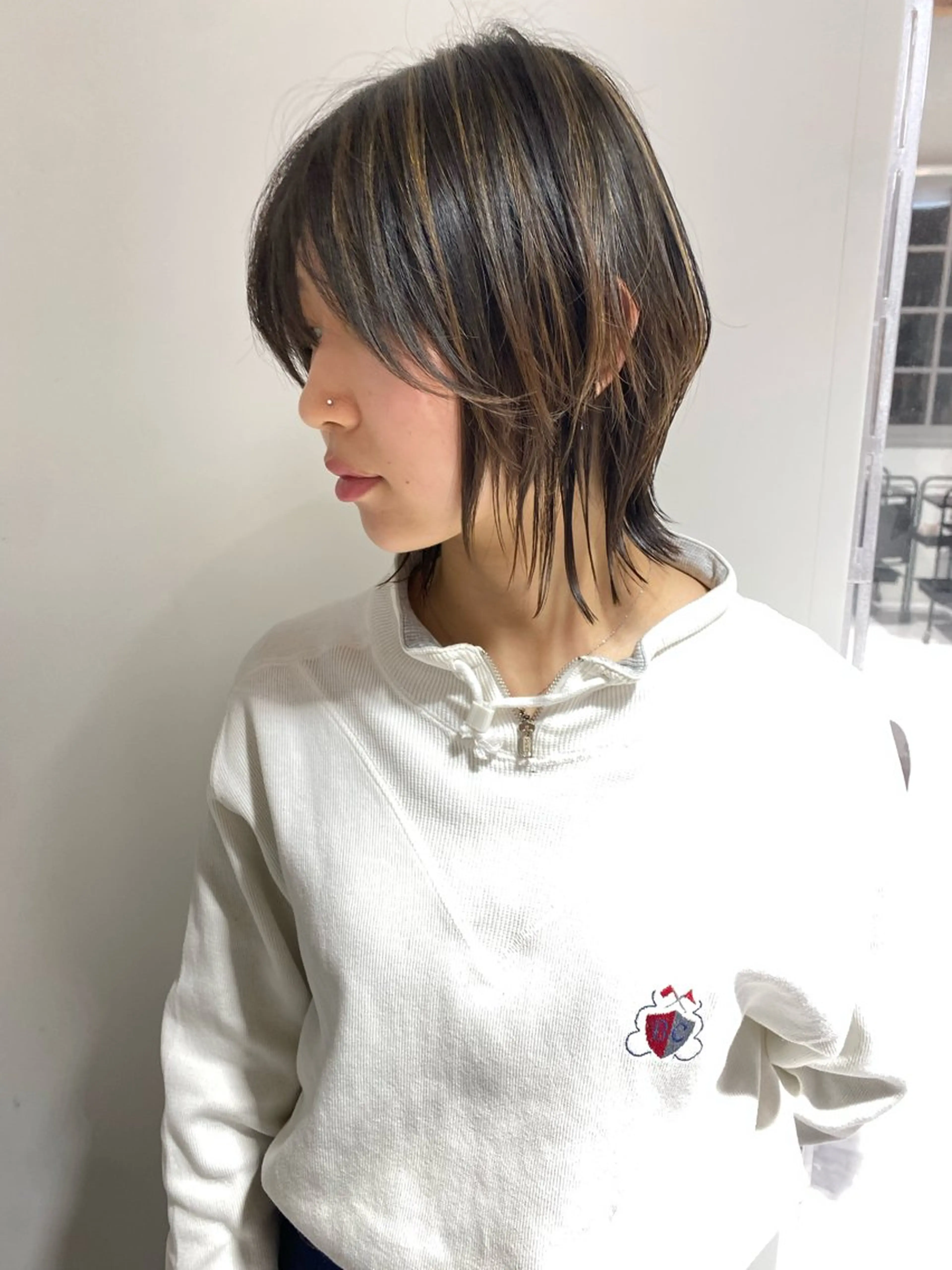 ショート 顔まわりレイヤー 顔周りカット レイヤーカット ショートヘア ウルフカット カット ヘアカラー 新井 広之のヘアスタイル