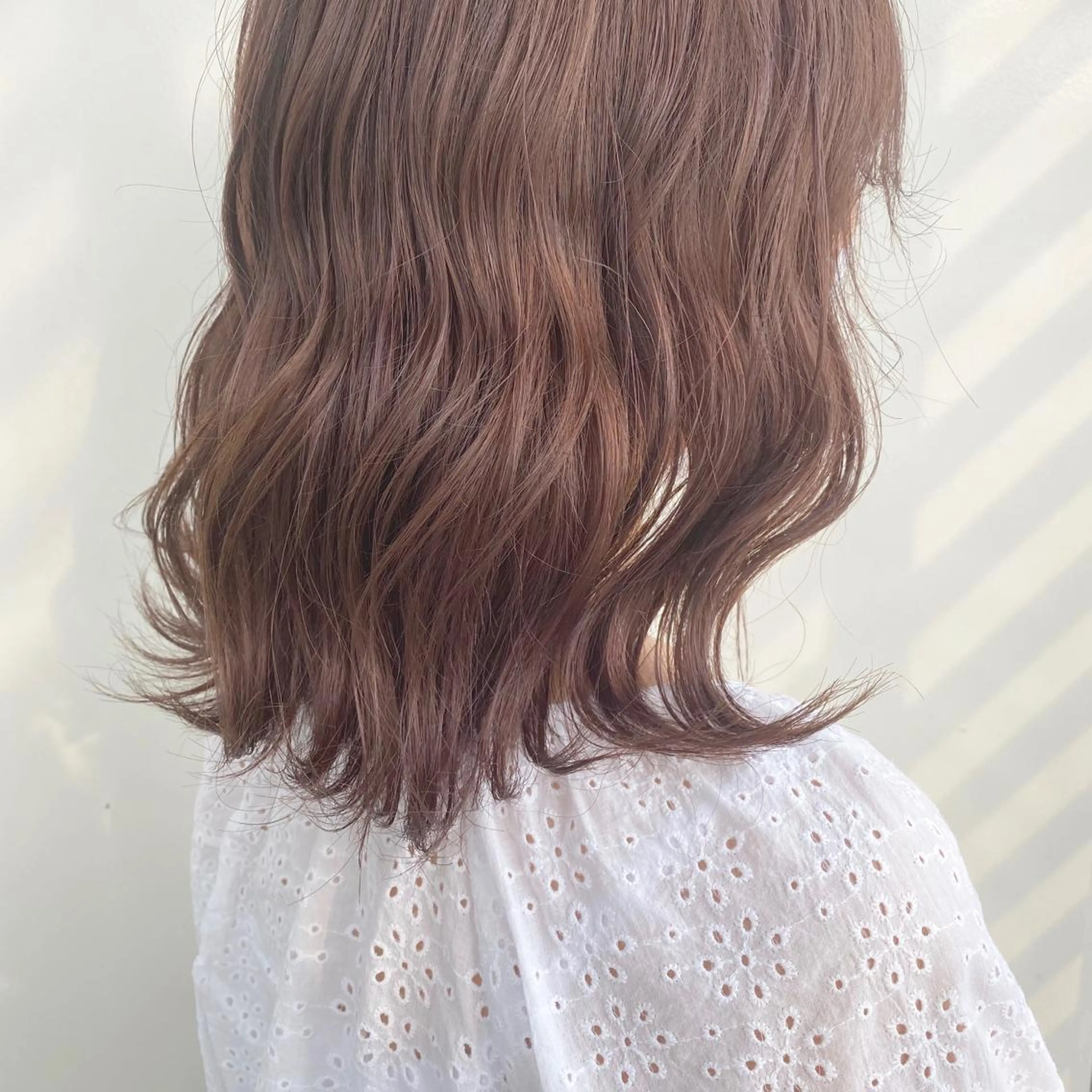 ミディアム カラー 韓国ヘア顔周りカット 艶髪ベージュtamaのヘアスタイル