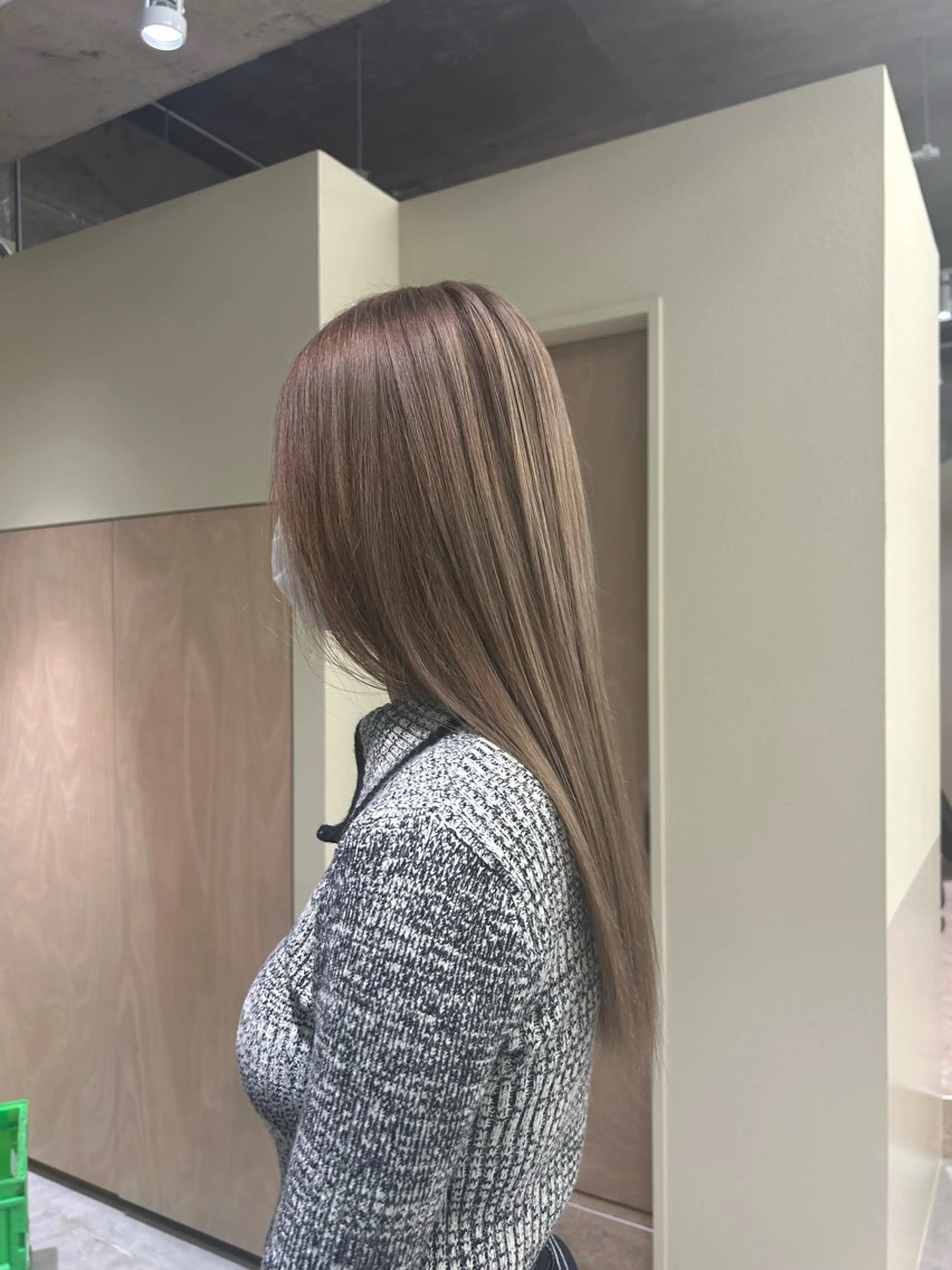 ロング カラー 寺澤 花梨のヘアスタイル