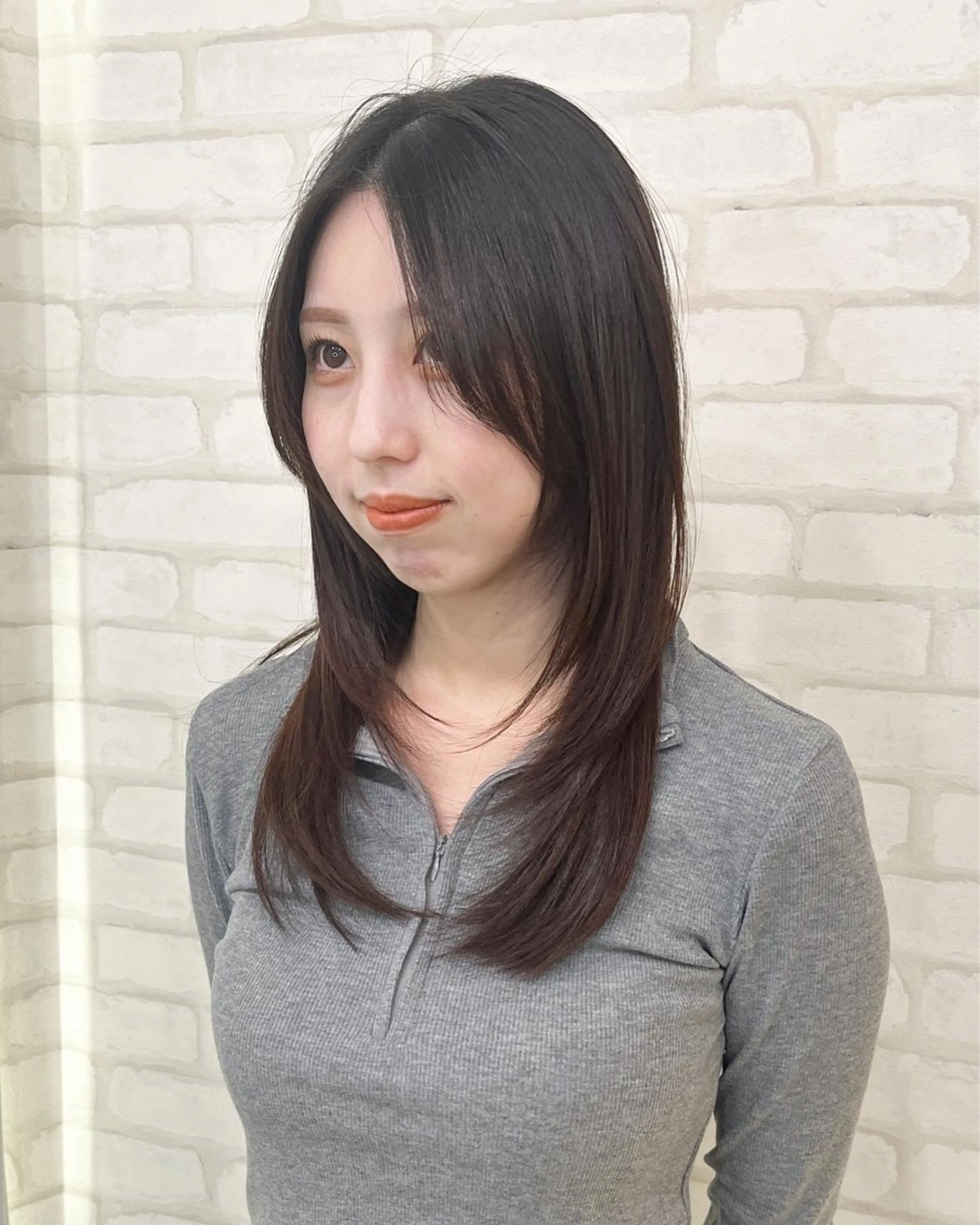 セミロング abilita AZUSAのヘアスタイル