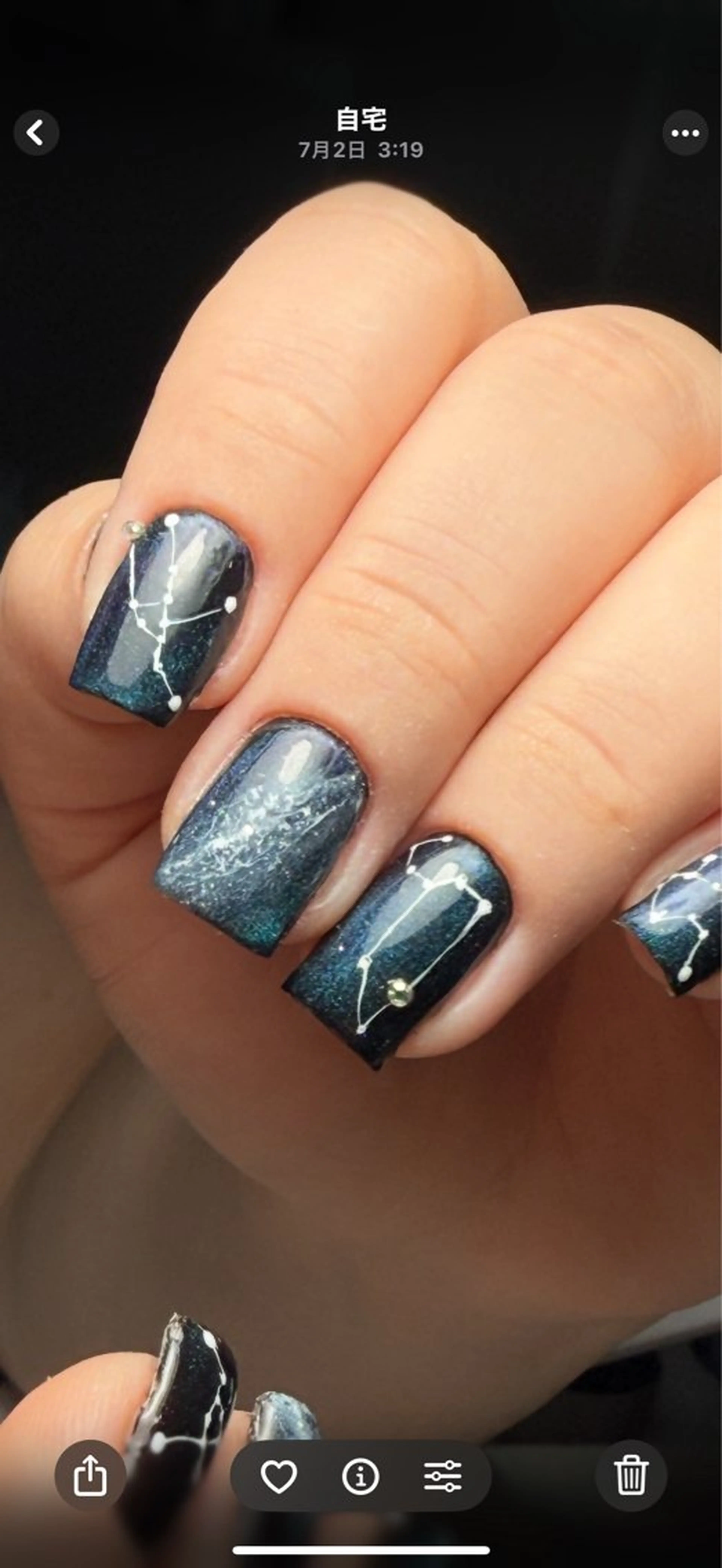 セミロング ハンドネイル 青木 みあの眉毛・アイブロウイメージ